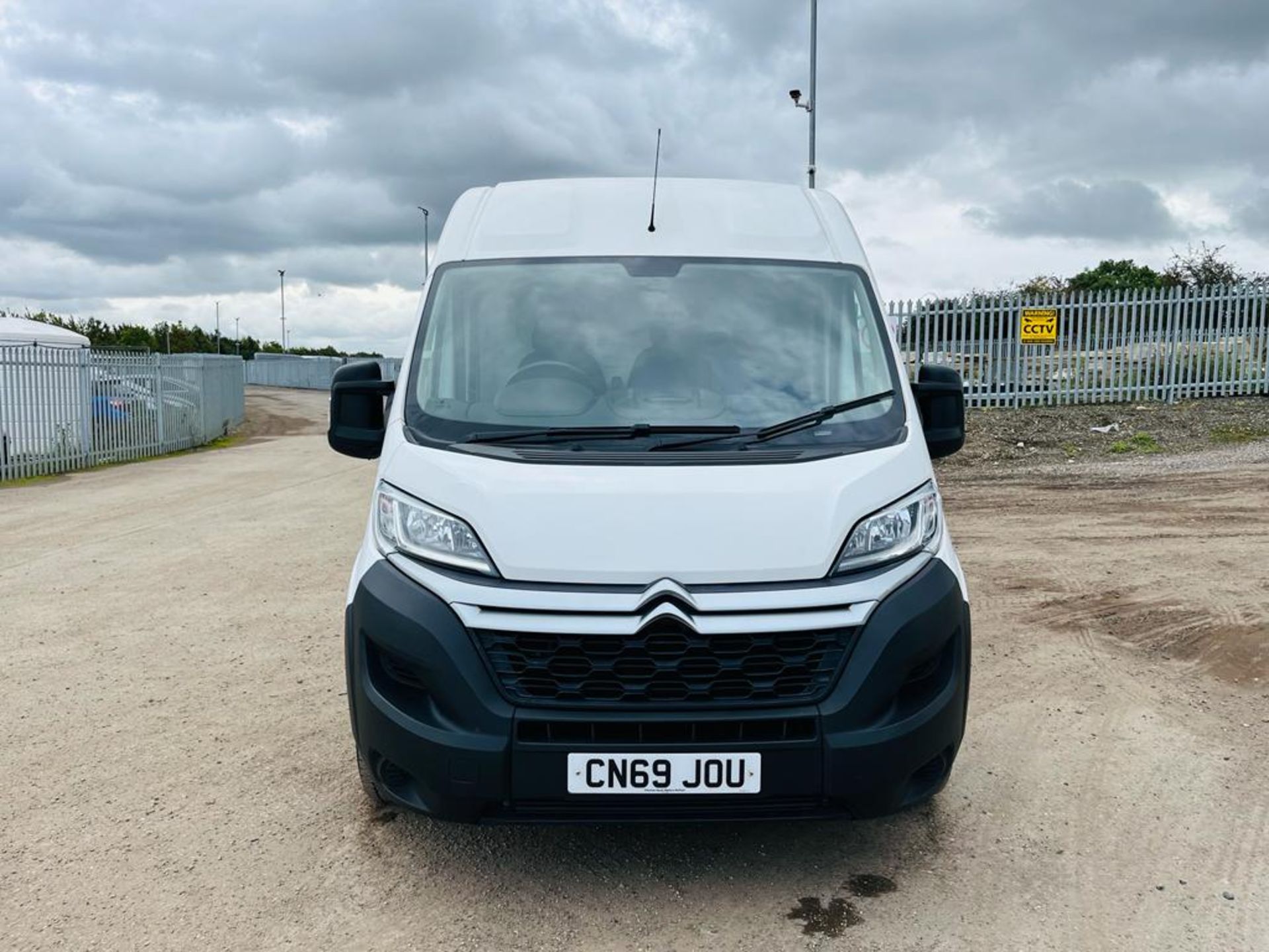 ** ON SALE ** Citroen Relay 35 2.2 BLUEHDI LWB 140 2019(69 Reg) - A/C- Bluetooth Handsfree - Image 2 of 27