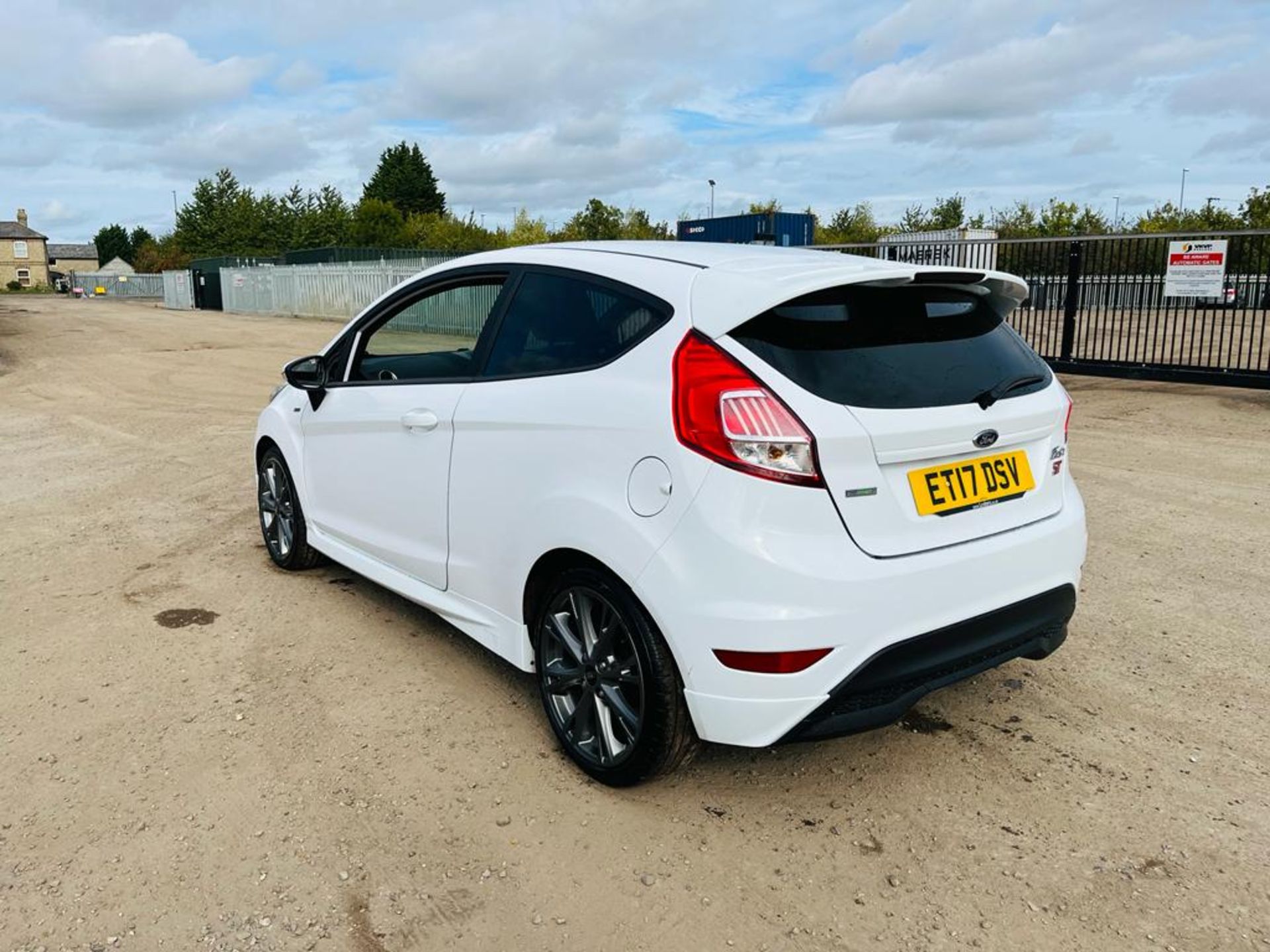 ** ON SALE ** Ford Fiesta 1.0 E/B 100 ST-Line Hatchback 2017 (17 Reg) - No Vat - A/C - Image 9 of 25