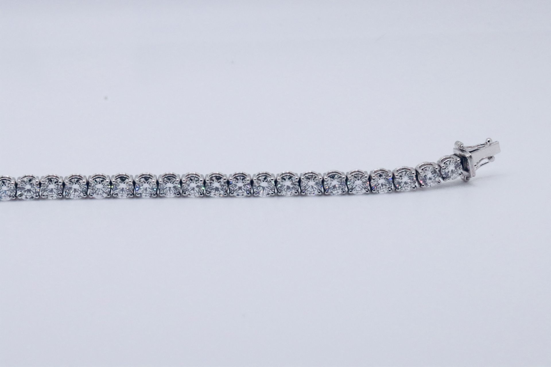 Round Brilliant Cut 14 Carat Diamond Tennis Bracelet D Colour VVS Clarity - 18Kt White Gold - IGI - Bild 17 aus 36