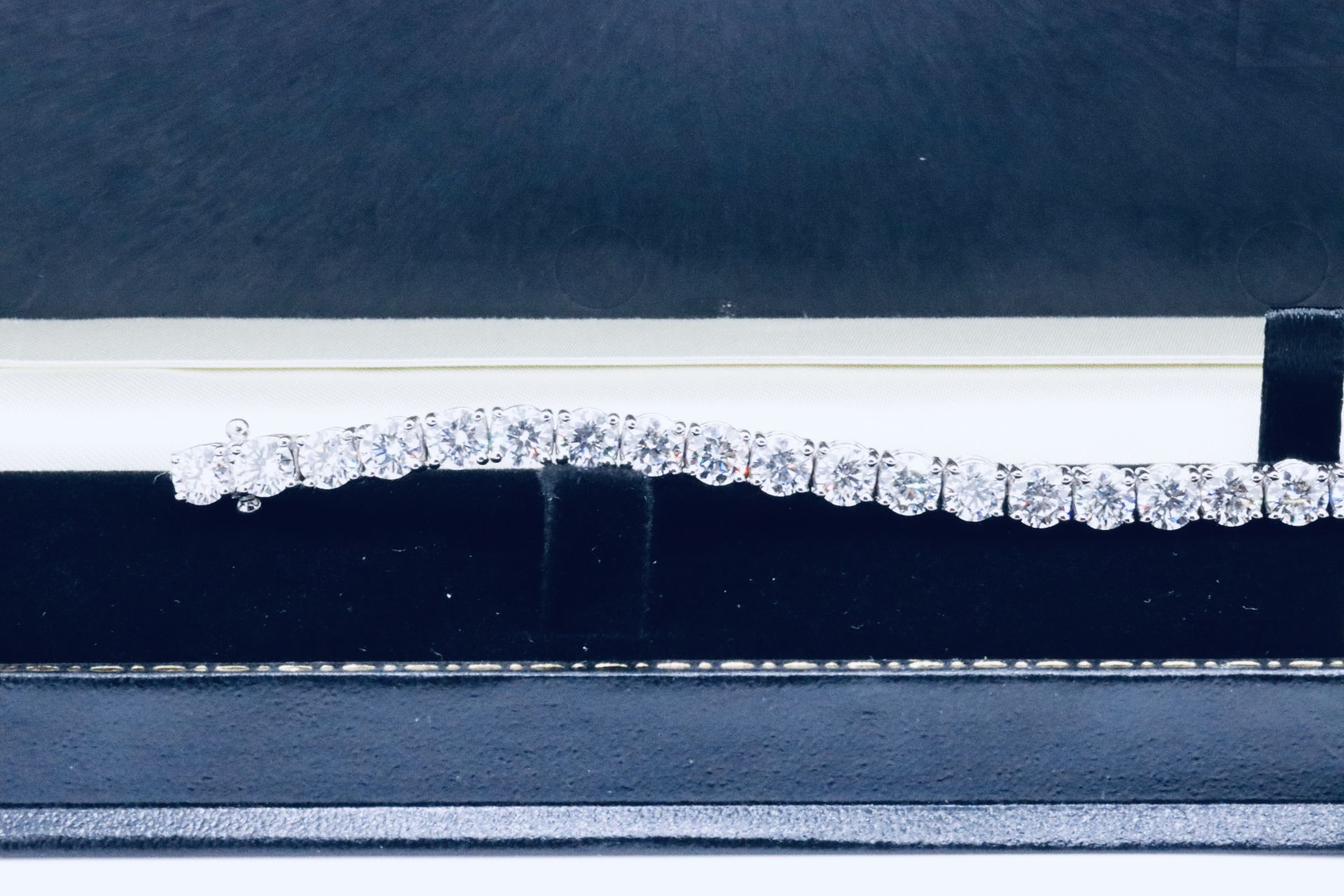 Round Brilliant Cut 14 Carat Diamond Tennis Bracelet D Colour VVS Clarity - 18Kt White Gold - IGI - Bild 34 aus 36