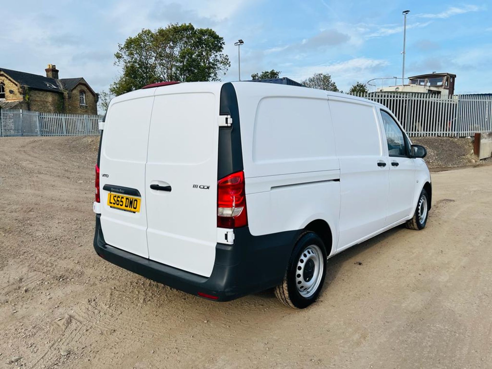 ** ON SALE ** Mercedes-Benz Vito 111 1.6 CDI 2.8T LONG 2015 '65 Reg' - No Vat - Bluetooth Handsfree - Image 13 of 29