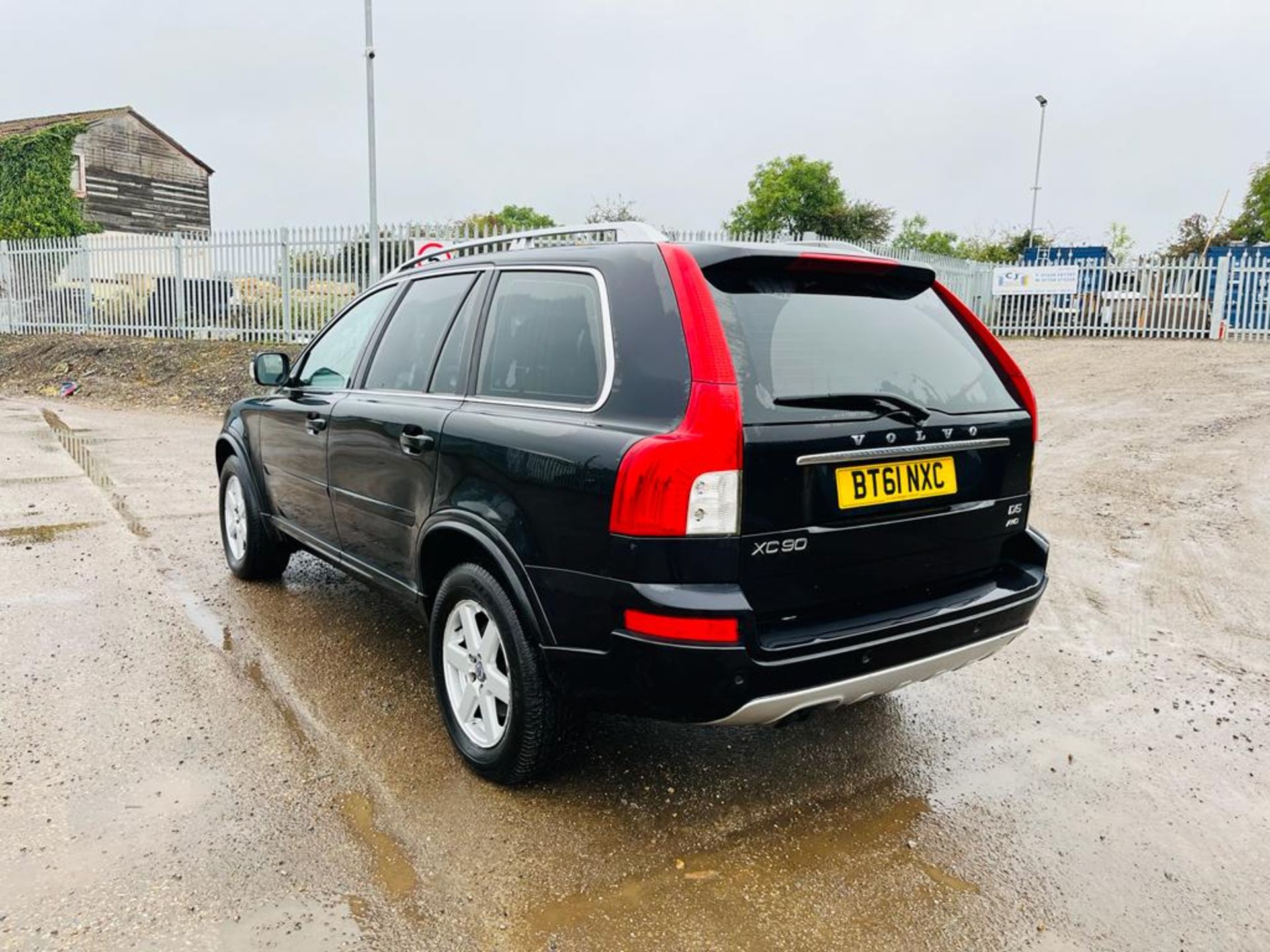 ** ON SALE ** Volvo XC90 2.4 D5 200 ES G/T Estate 2012 (61 Reg) - No Vat - A/C - Bluetooth Handsfree - Image 10 of 32