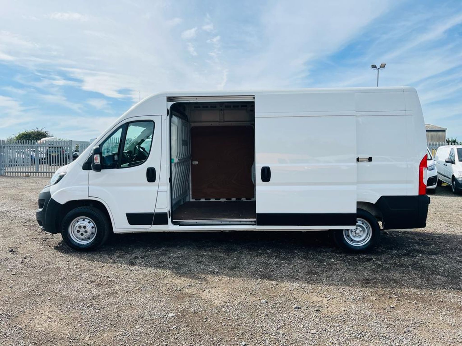 ** ON SALE ** Peugeot Boxer Professional 2.2 BlueHDI L3 H2 2019 '69 Reg' Sat Nav -A/C - Panel Van - Image 5 of 25