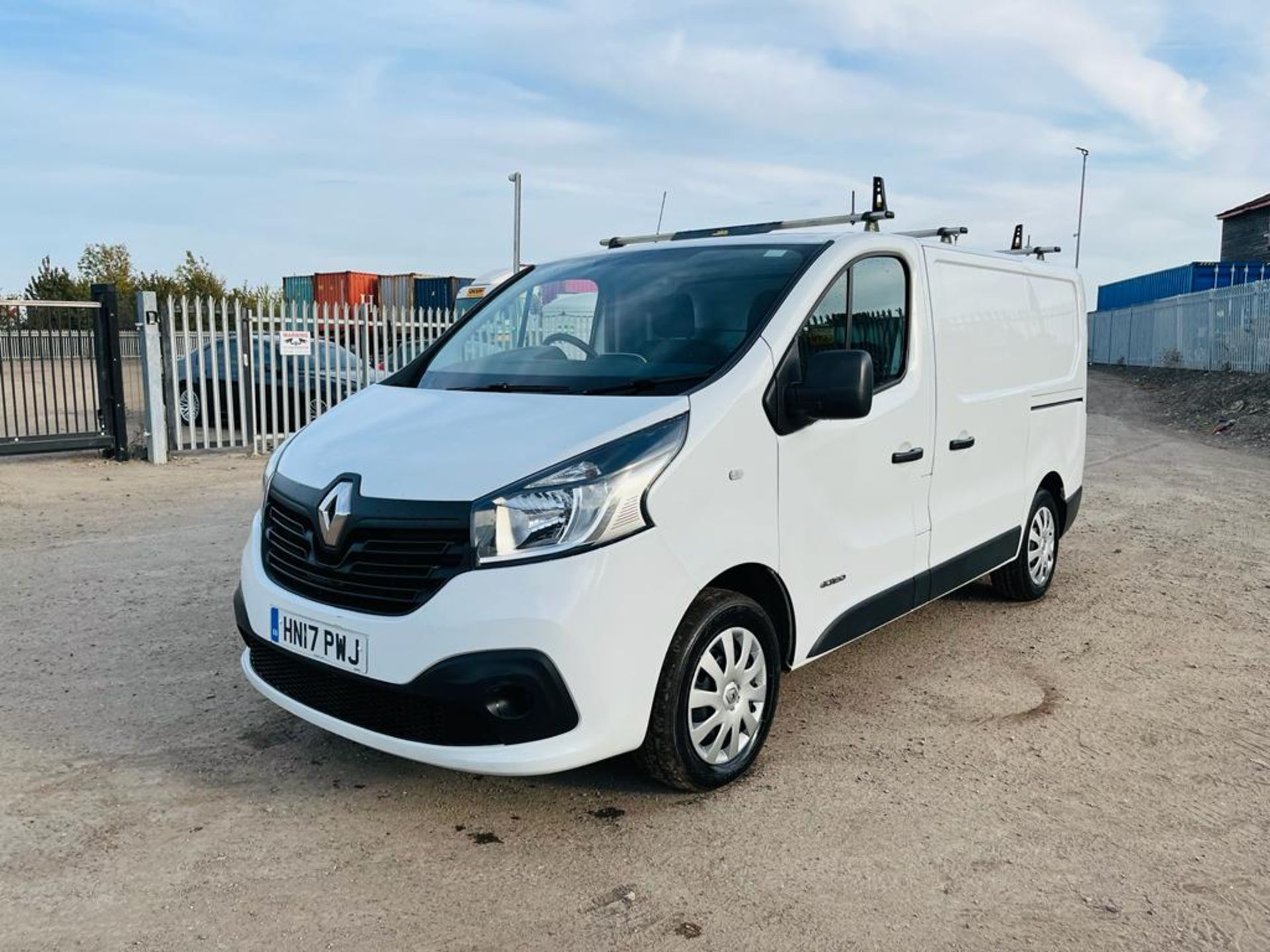 ** ON SALE ** Renault Traffic 1.6 DCI SL27 120 Business 2017 (17 Reg) - No Vat - A/C - Sat Nav - Image 14 of 26