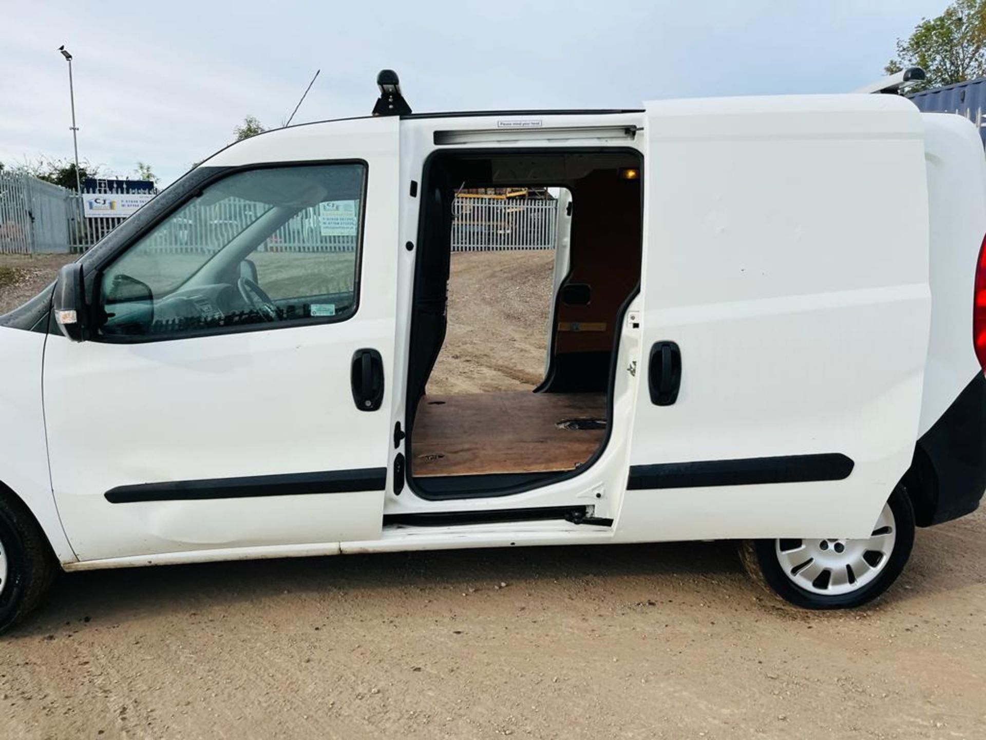 **ON SALE**Fiat Doblo Cargo 1.3 M/Jet Maxi LWB S/S Van 2014 '64 Reg' - No Vat - Bluetooth Handsfree - Image 23 of 30