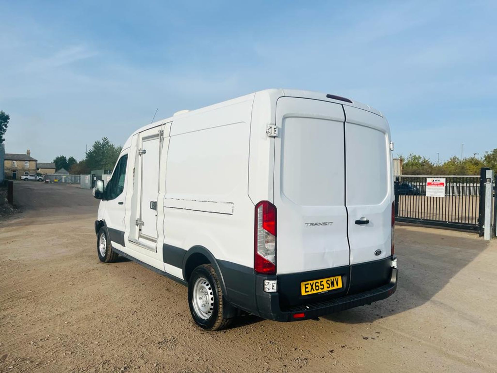 ** ON SALE ** Ford Transit 350 RWD 2.2 TDCI 125 LWB M/R 2015 (65 Reg) Fridge/Freezer - Image 8 of 26