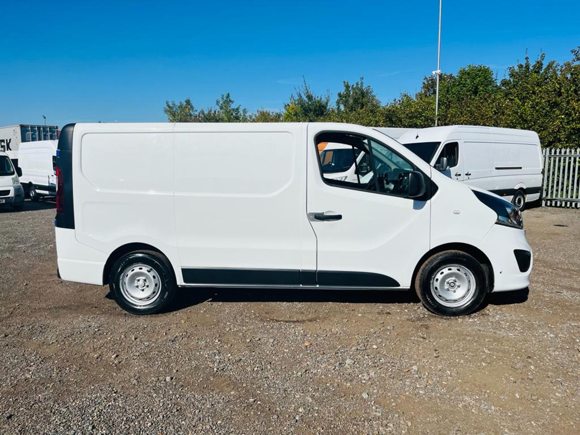 ** ON SALE ** Vauxhall Vivaro Sportive 1.6 CDTI 120 L1 H1 2018 '18 Reg' A/C - Panel van - Image 14 of 27