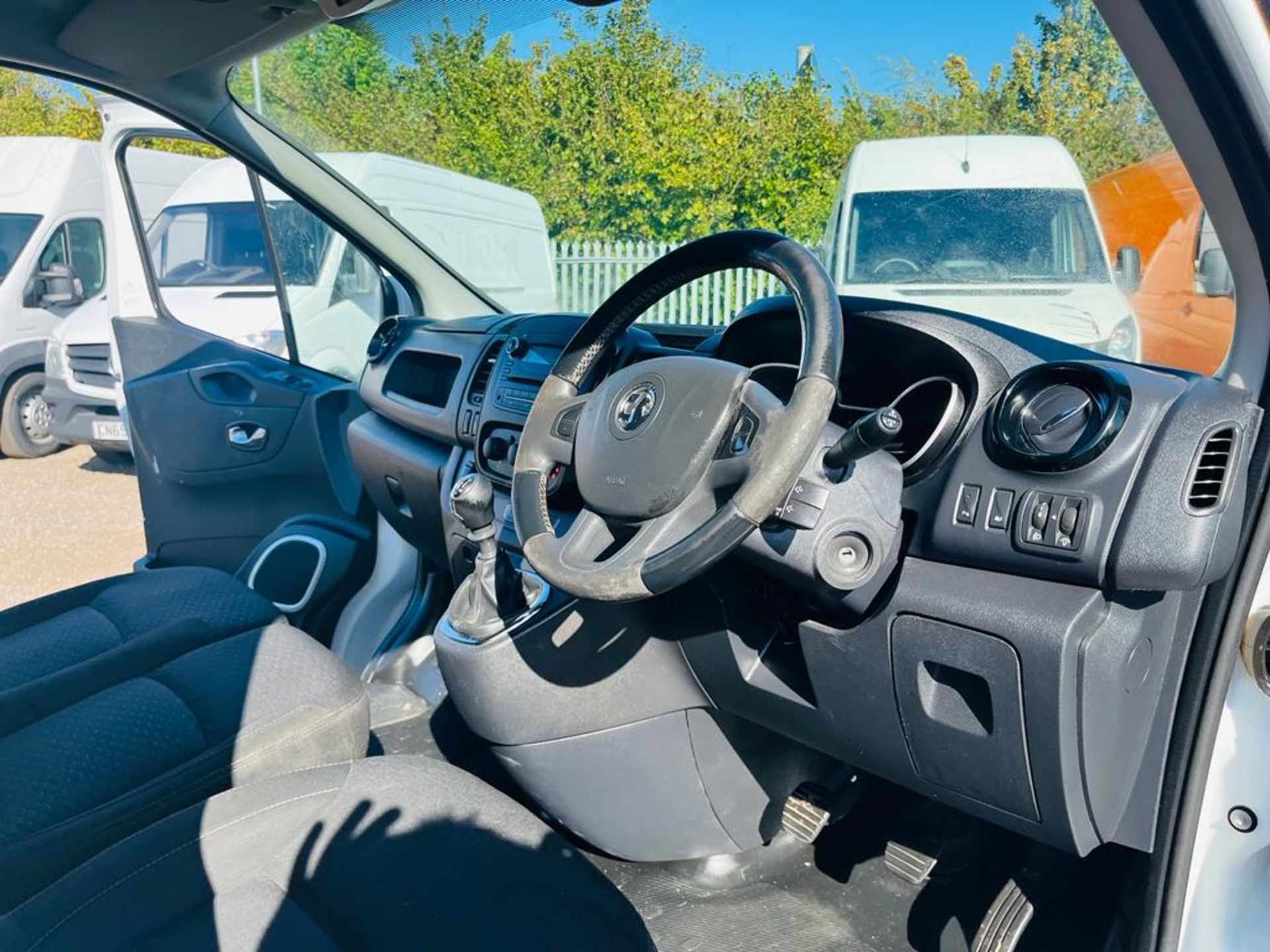 ** ON SALE ** Vauxhall Vivaro Sportive 1.6 CDTI 120 L1 H1 2018 '18 Reg' A/C - Panel van - Image 18 of 27