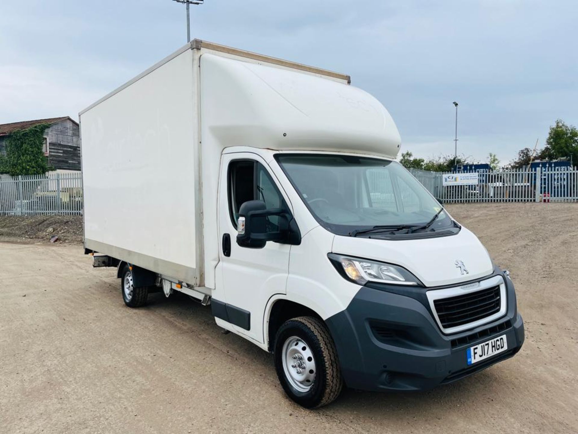 ** ON SALE ** Peugeot Boxer 335 2.0 BLUEHDI 130 L3 PLUS Luton 2017 '17 Reg' - SatNav ULEZ Compliant