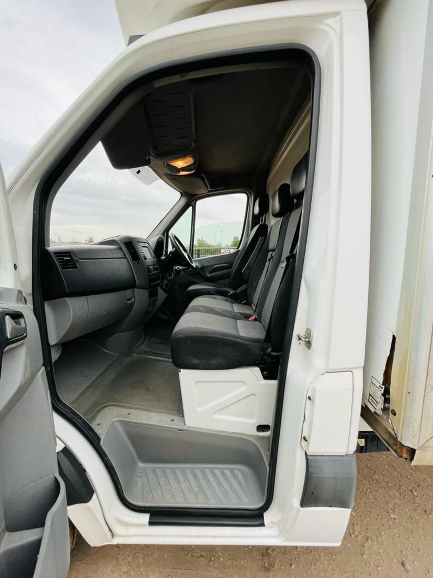 ** ON SALE ** Volkswagen Crafter 35 2.0 TDI 136 LWB 2015 (64 Reg) - Luton Body - Tail Lift - Image 22 of 26