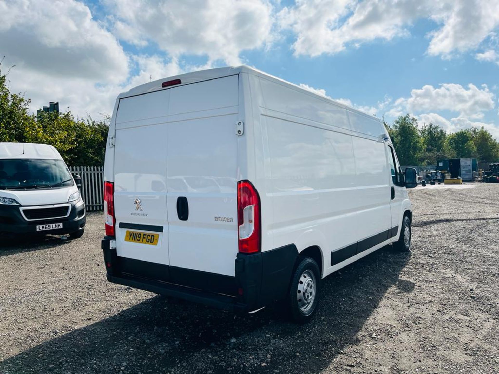 ** ON SALE ** Peugeot Boxer 2.0 BLUEHDI 130 L3 H2 Professional Fridge/Freezer 2019 (19 Reg) -A/C - Image 9 of 23