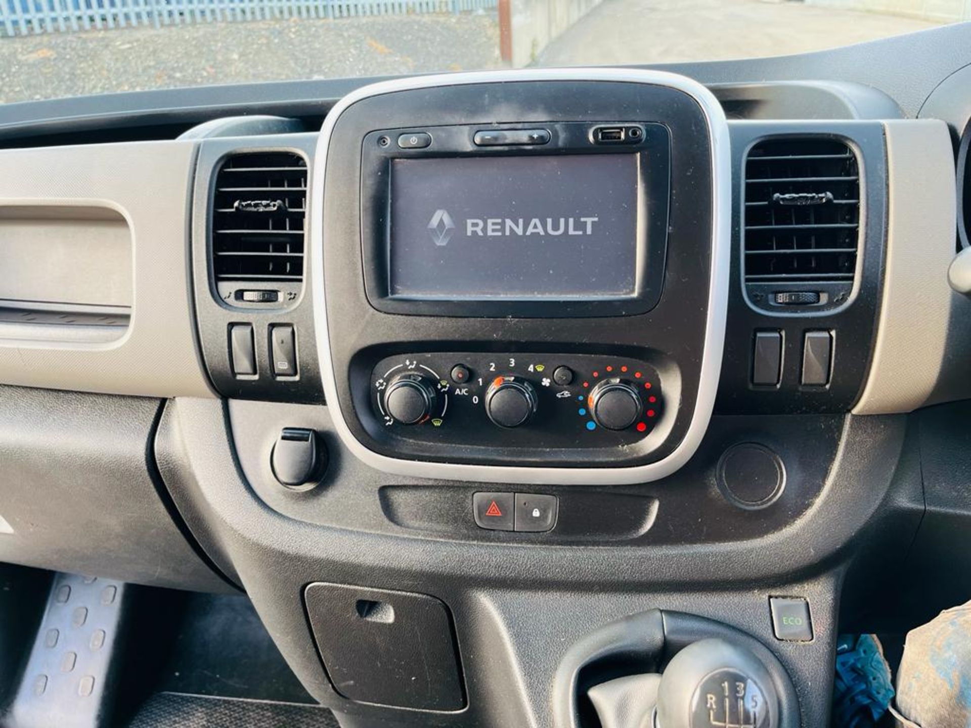 ** ON SALE ** Renault Traffic 1.6 DCI SL27 120 Business 2017 (17 Reg) - No Vat - A/C - Sat Nav - Image 20 of 26