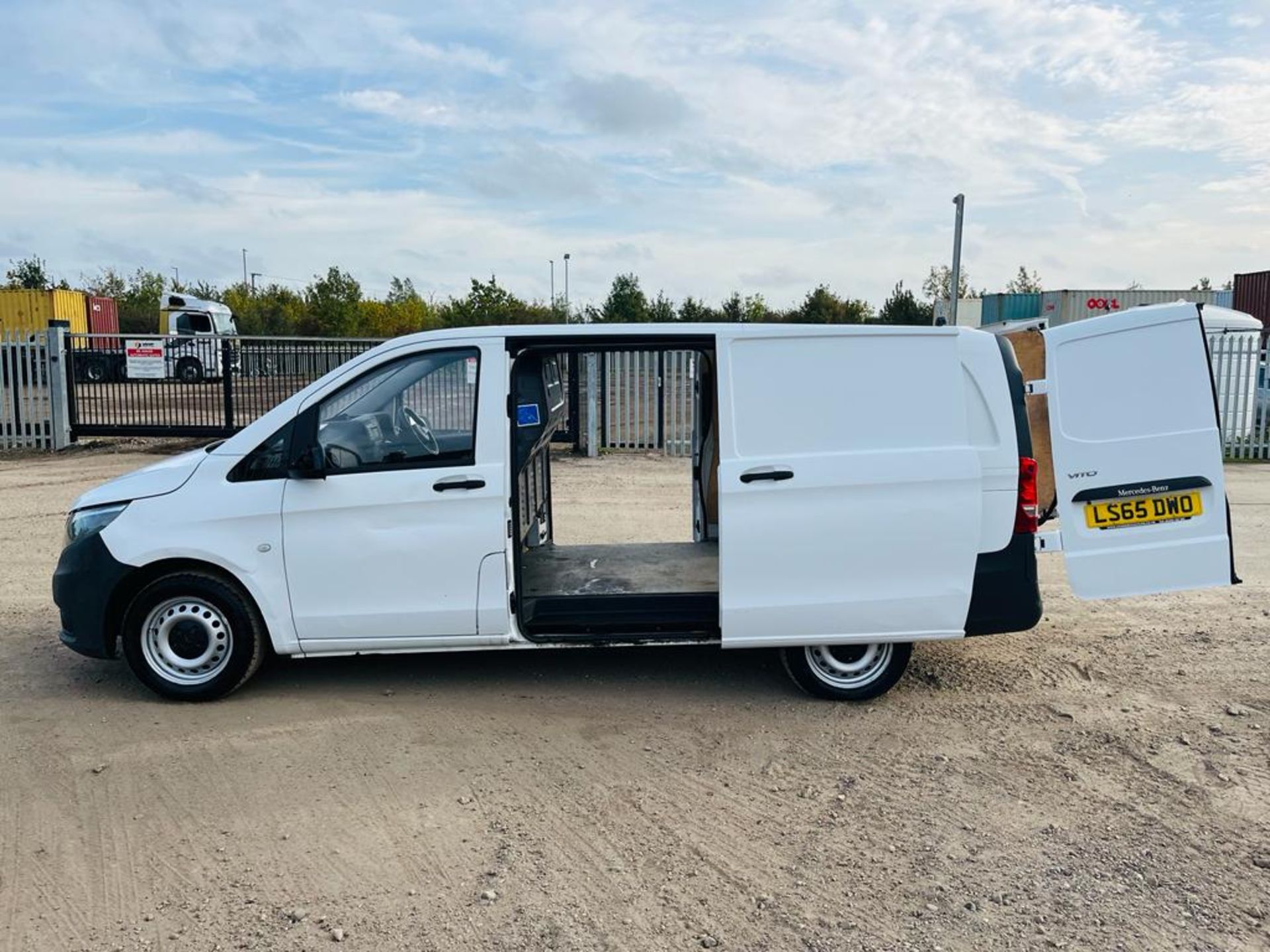 ** ON SALE ** Mercedes-Benz Vito 111 1.6 CDI 2.8T LONG 2015 '65 Reg' - No Vat - Bluetooth Handsfree - Image 5 of 29