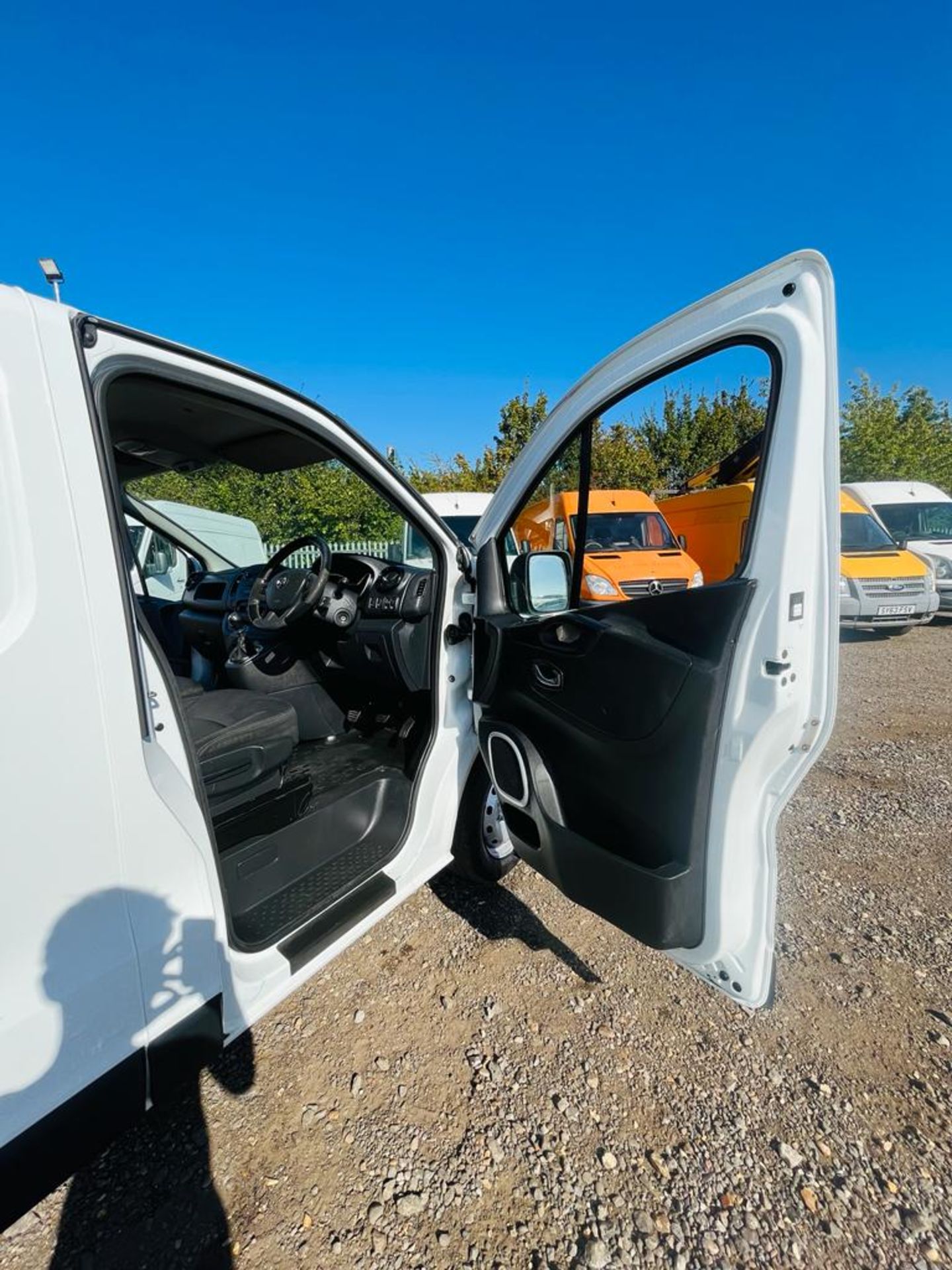 ** ON SALE ** Vauxhall Vivaro Sportive 1.6 CDTI 120 L1 H1 2018 '18 Reg' A/C - Panel van - Image 15 of 27