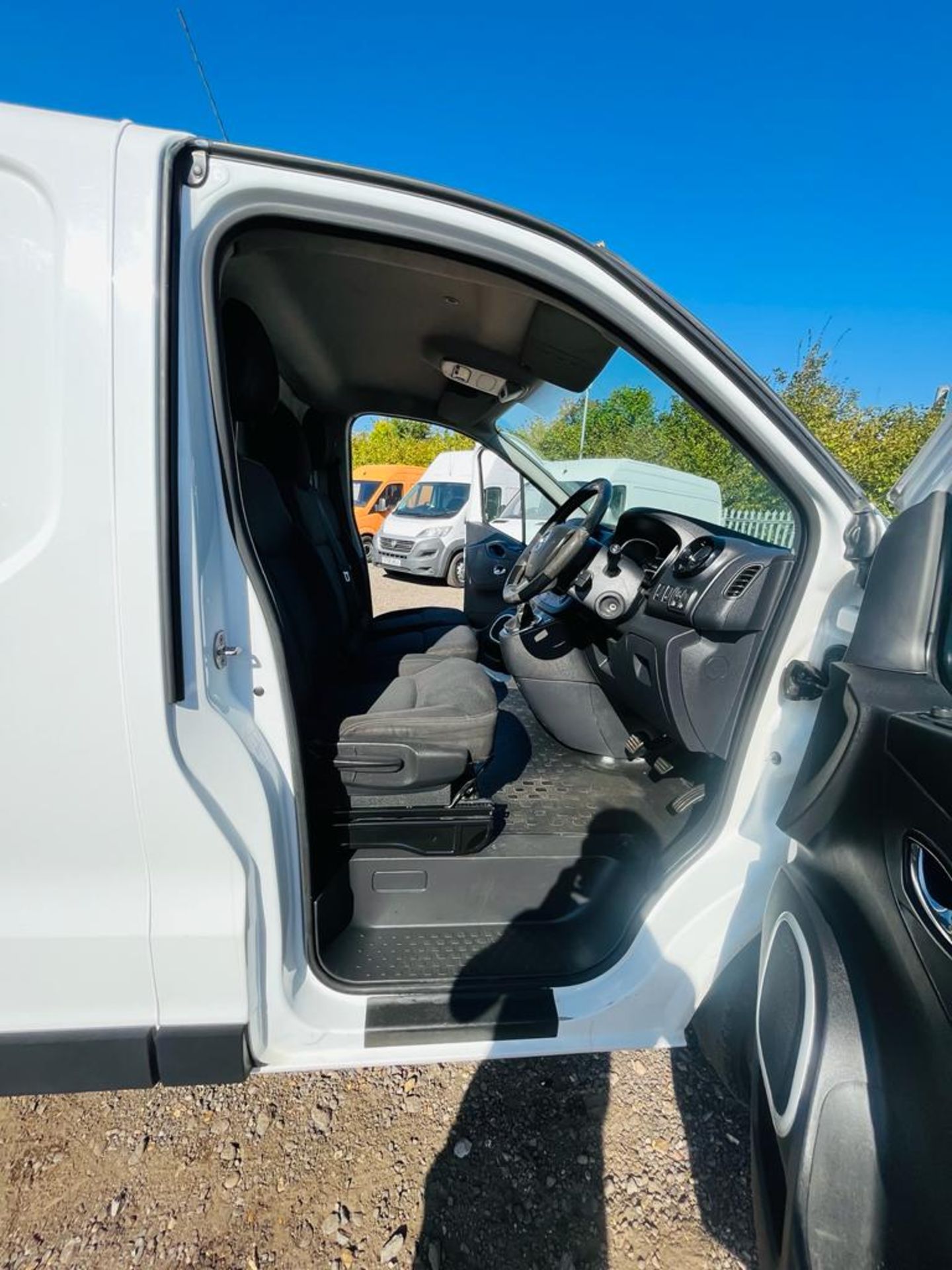 ** ON SALE ** Vauxhall Vivaro Sportive 1.6 CDTI 120 L1 H1 2018 '18 Reg' A/C - Panel van - Image 16 of 27