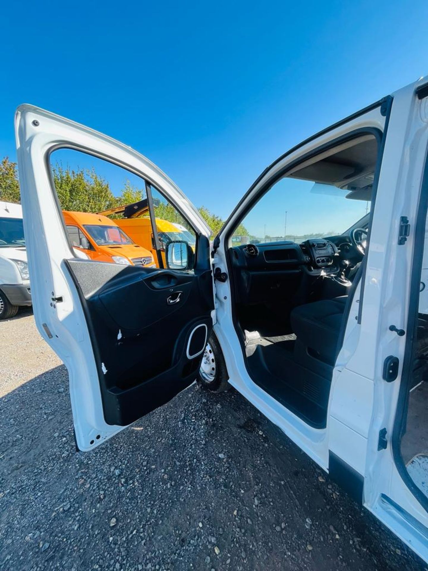 ** ON SALE ** Vauxhall Vivaro Sportive 1.6 CDTI 120 L1 H1 2018 '18 Reg' A/C - Panel van - Image 22 of 27