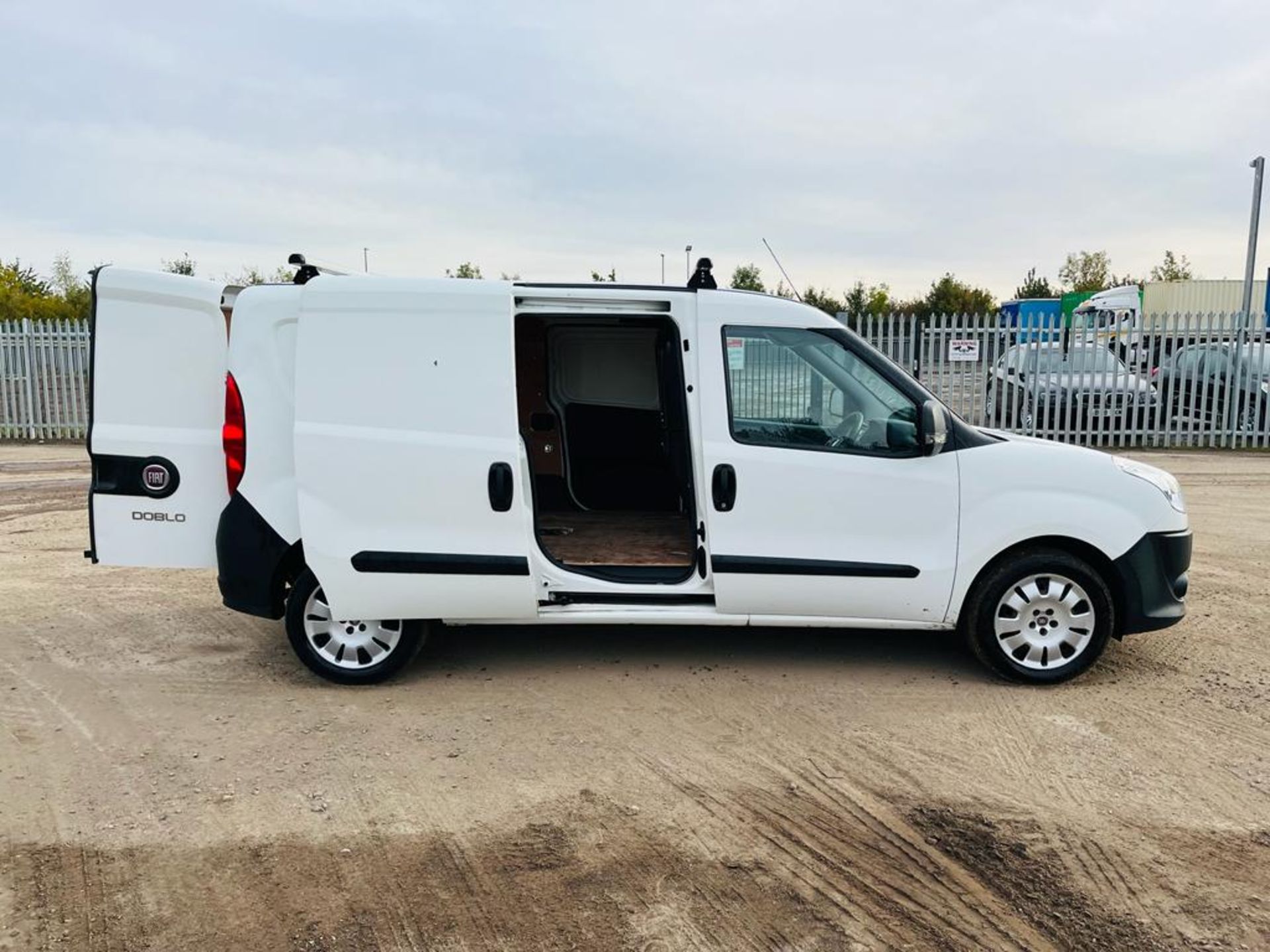 **ON SALE**Fiat Doblo Cargo 1.3 M/Jet Maxi LWB S/S Van 2014 '64 Reg' - No Vat - Bluetooth Handsfree - Image 17 of 30