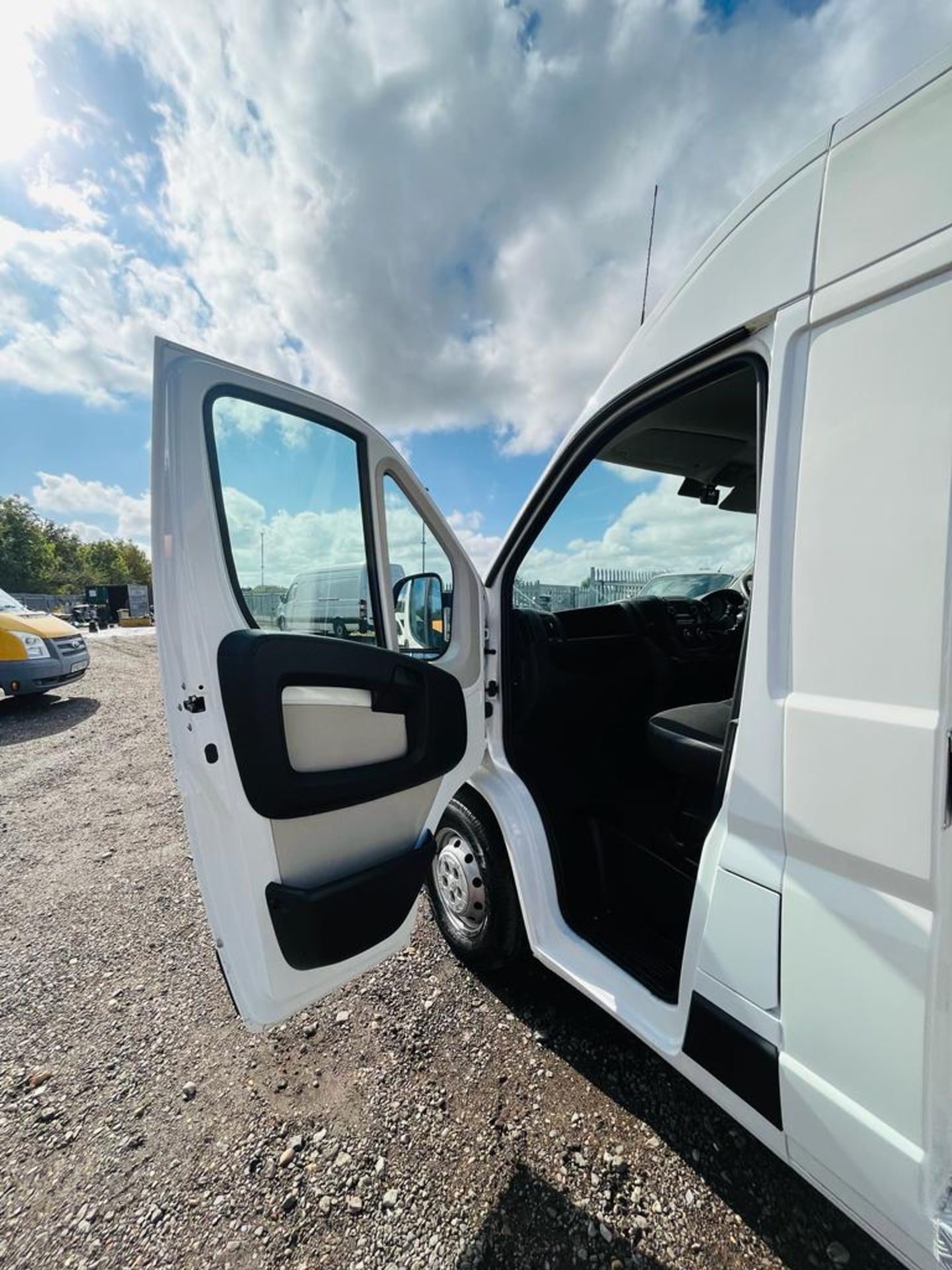 ** ON SALE ** Peugeot Boxer 2.0 BLUEHDI 130 L3 H2 Professional Fridge/Freezer 2019 (19 Reg) -A/C - Image 18 of 23