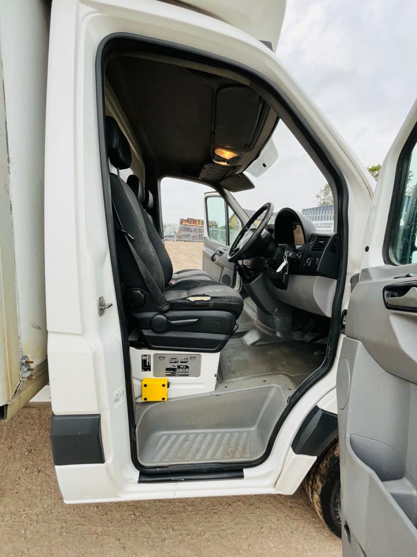 ** ON SALE ** Volkswagen Crafter 35 2.0 TDI 136 LWB 2015 (64 Reg) - Luton Body - Tail Lift - Image 15 of 26