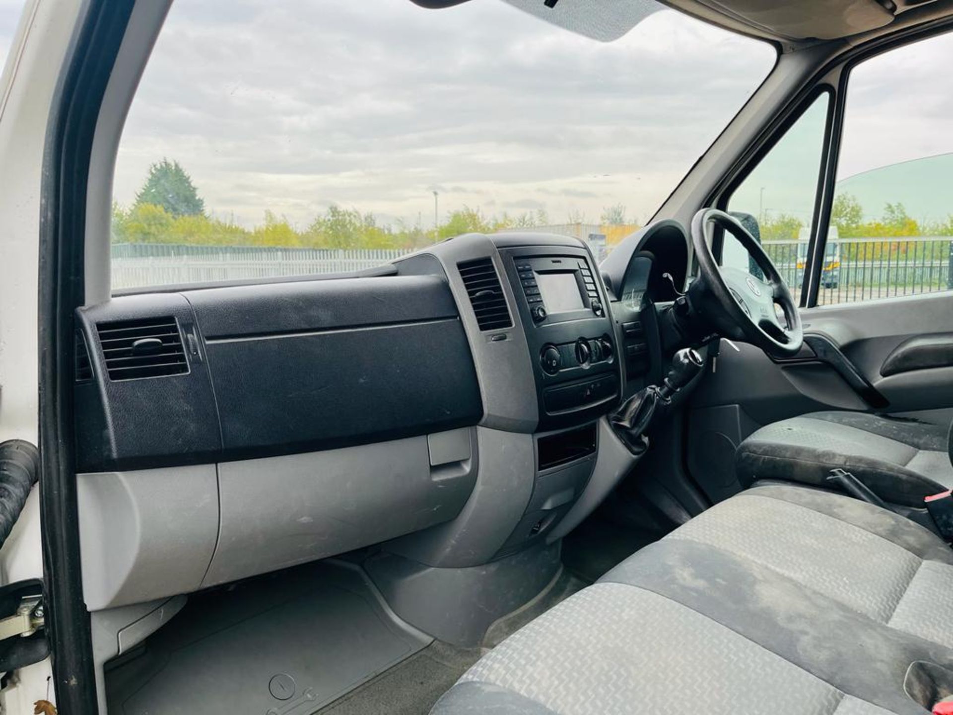 ** ON SALE ** Volkswagen Crafter 35 2.0 TDI 136 LWB 2015 (64 Reg) - Luton Body - Tail Lift - Image 24 of 26