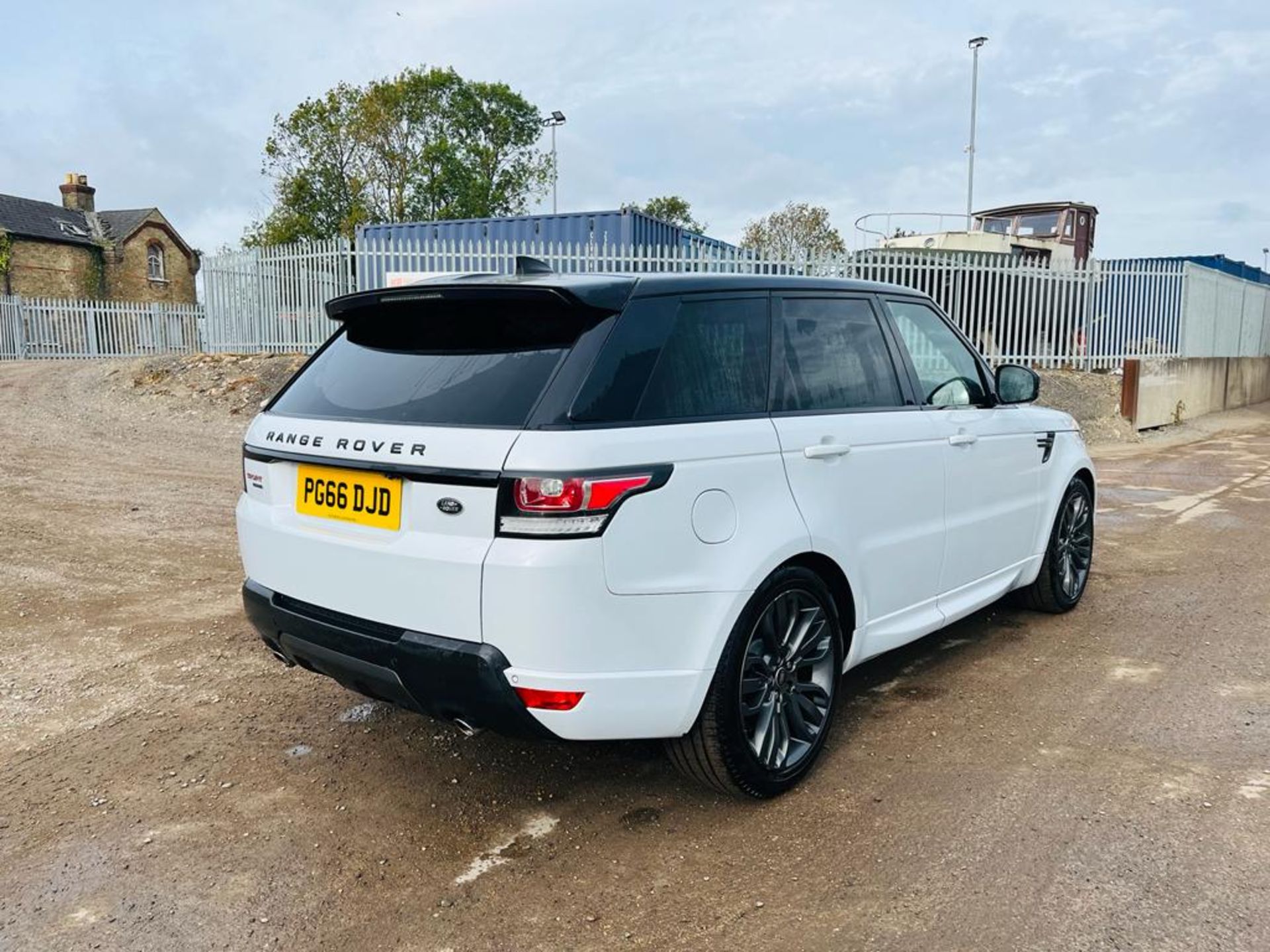 ** ON SALE ** Land Rover Range Rover Sport 3.0 SDV6 306 HSE DYNAMIC 4WD 2017 (66 Reg) - A/C - Image 6 of 32