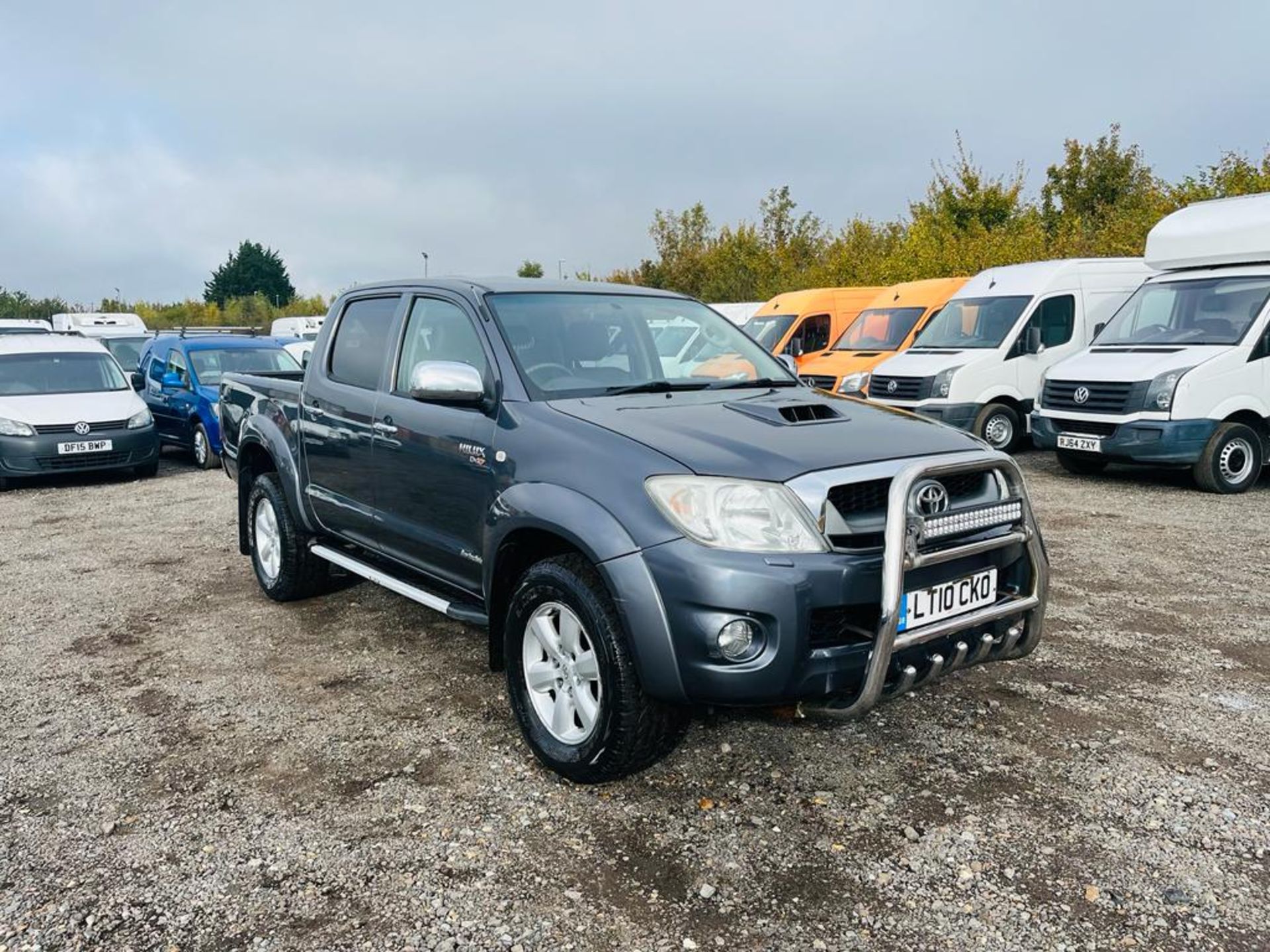 ** ON SALE ** Toyota Hilux 3.0 D-4D 171 Invincible 4WD CrewCab Pick-up 2010 (10 Reg) - A/C - SatNav