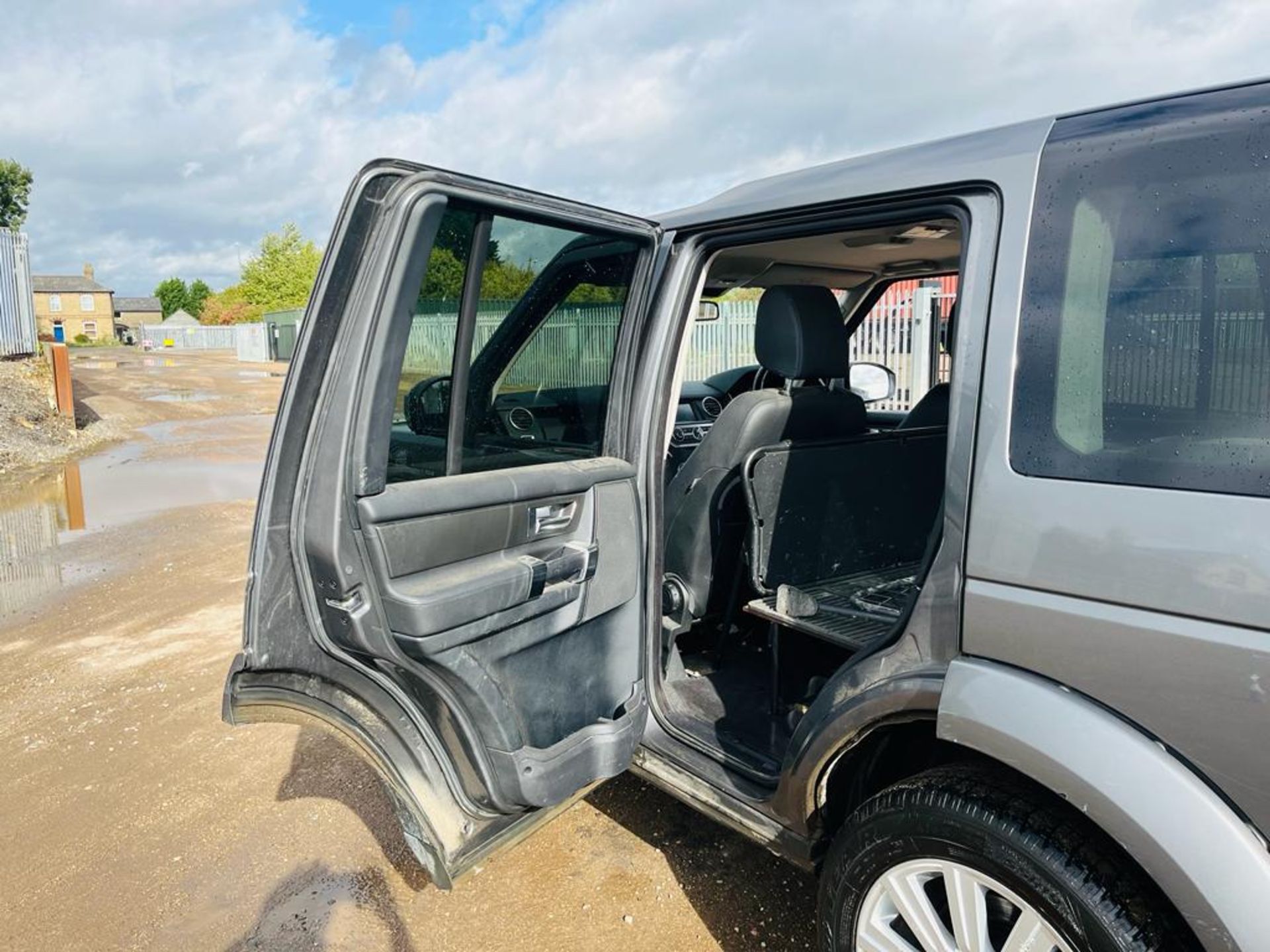 Land Rover Discovery 4 3.0 SDV6 XS CommandShift 2014 '14 Reg' Sat Nav - A/C - 4WD - Commercial - Image 11 of 31