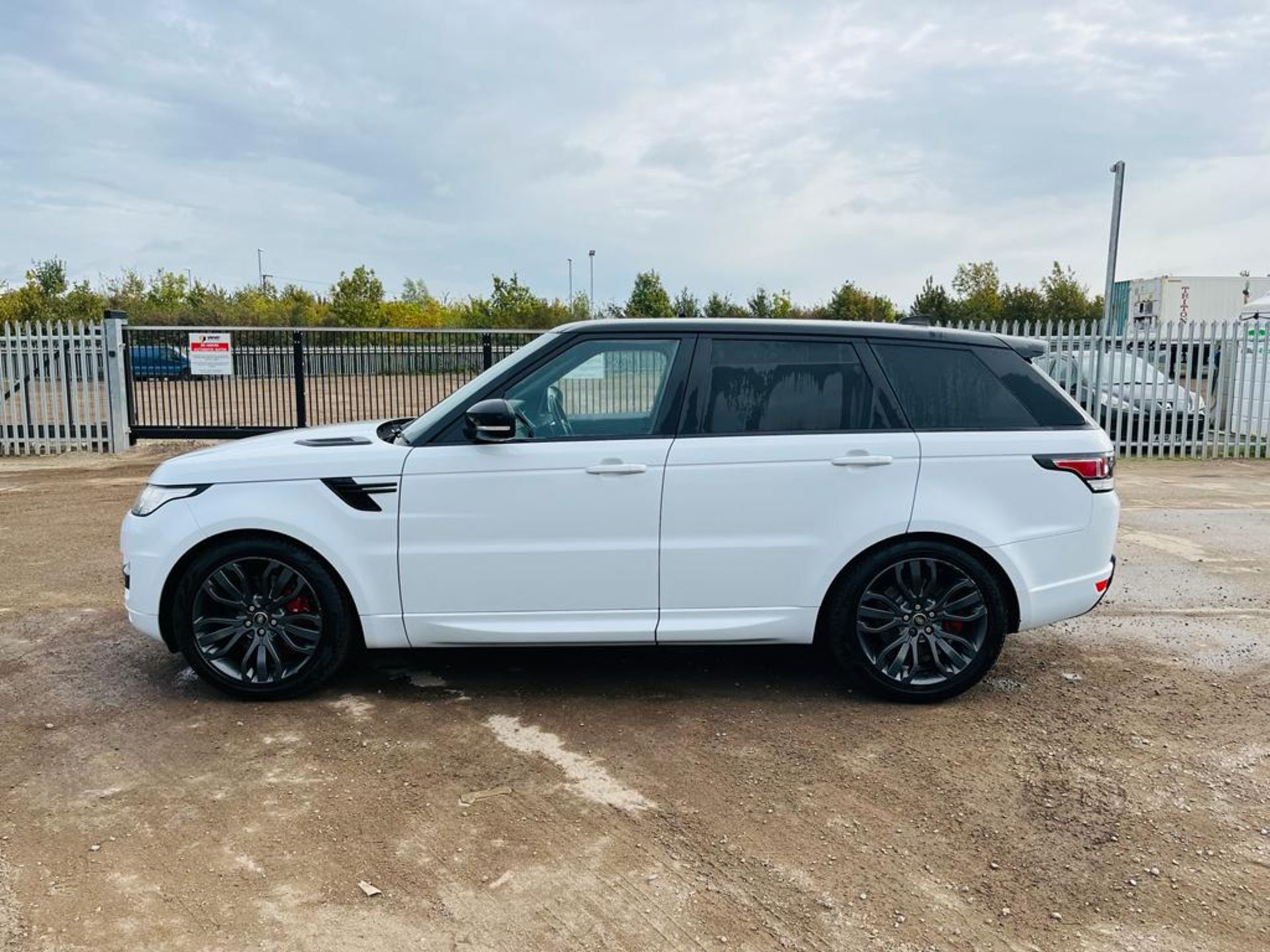 ** ON SALE ** Land Rover Range Rover Sport 3.0 SDV6 306 HSE DYNAMIC 4WD 2017 (66 Reg) - A/C - Image 12 of 32