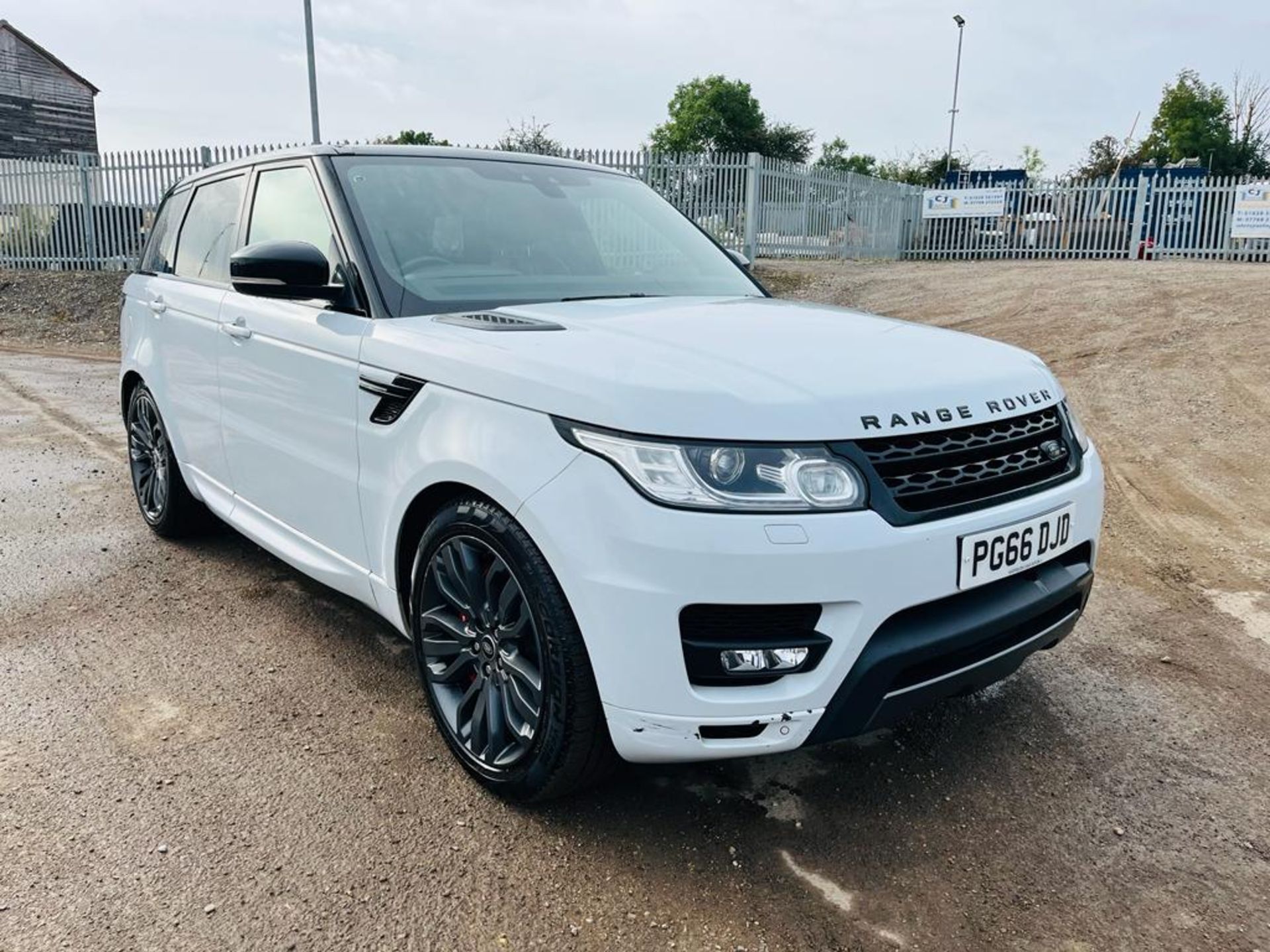 ** ON SALE ** Land Rover Range Rover Sport 3.0 SDV6 306 HSE DYNAMIC 4WD 2017 (66 Reg) - A/C