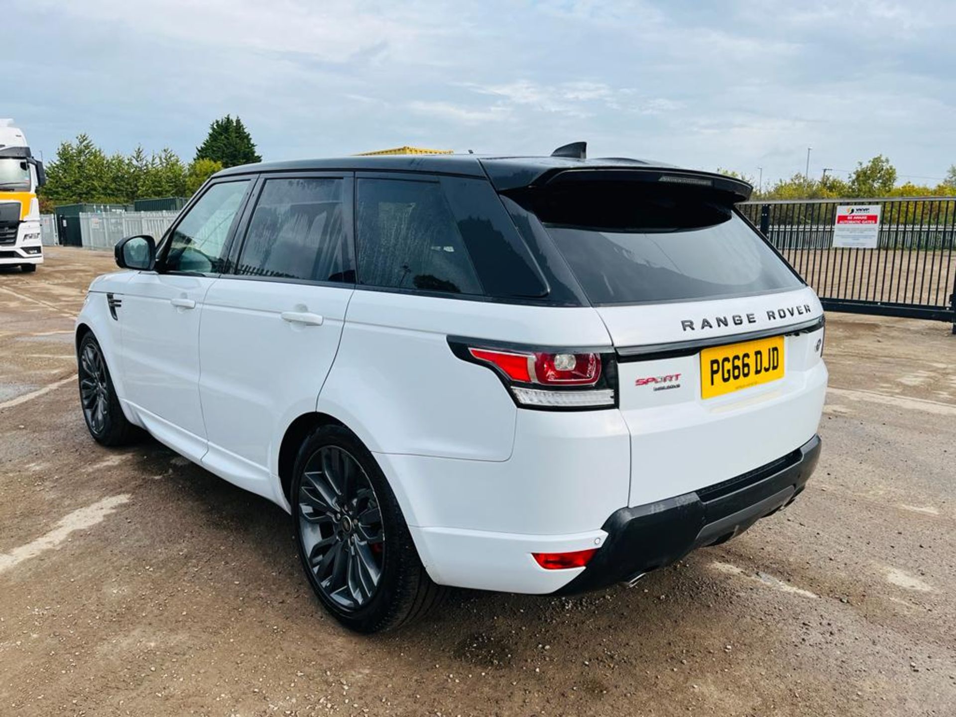 ** ON SALE ** Land Rover Range Rover Sport 3.0 SDV6 306 HSE DYNAMIC 4WD 2017 (66 Reg) - A/C - Image 10 of 32