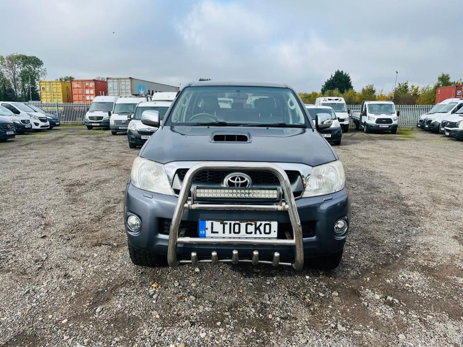 ** ON SALE ** Toyota Hilux 3.0 D-4D 171 Invincible 4WD CrewCab Pick-up 2010 (10 Reg) - A/C - SatNav - Image 13 of 31