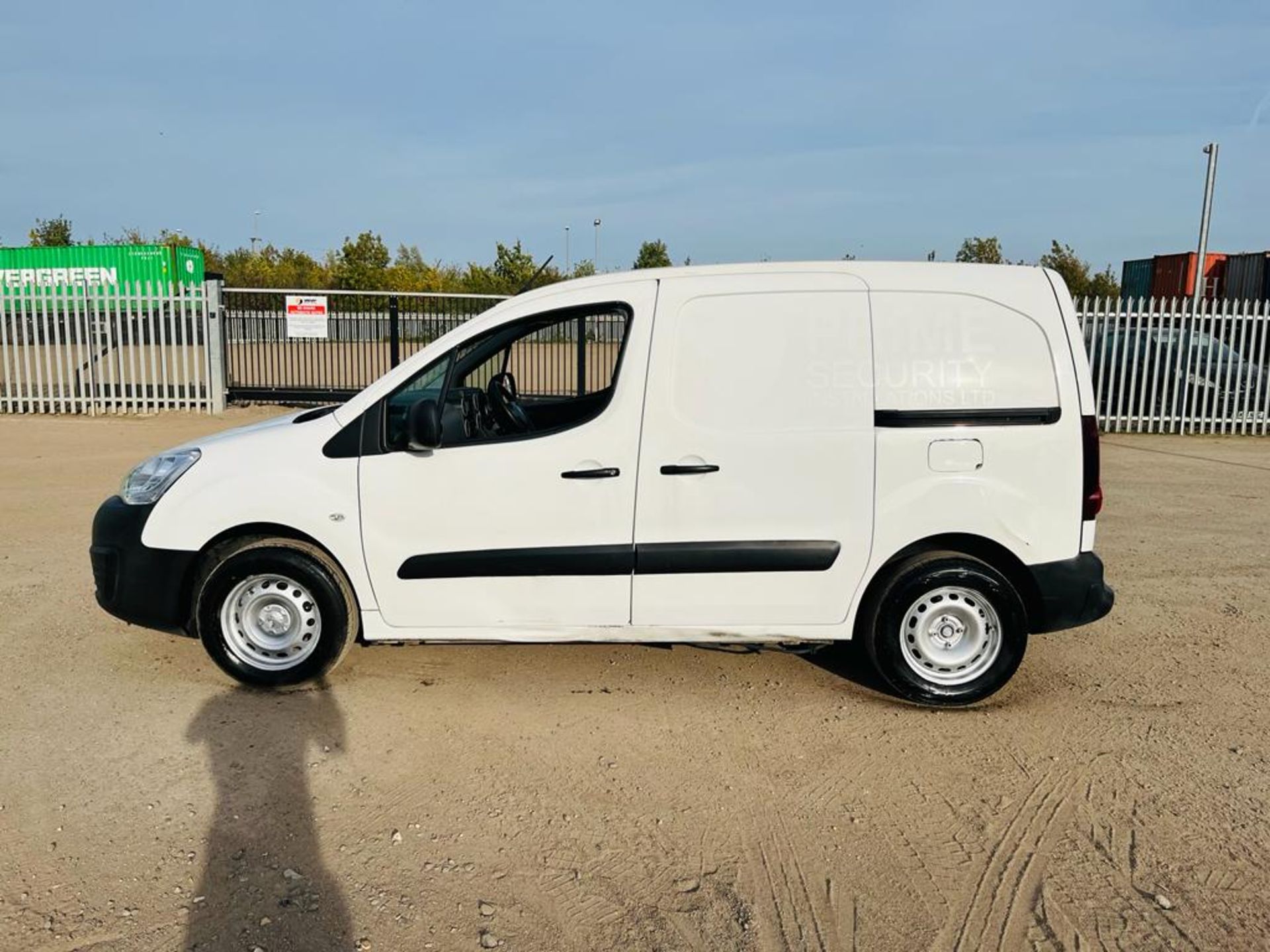 ** ON SALE ** Peugeot Partner L1 1.6 Bluehdi 100 850 Professional Van 2017 (67 Reg) -A/C -Sat Nav - Image 9 of 26