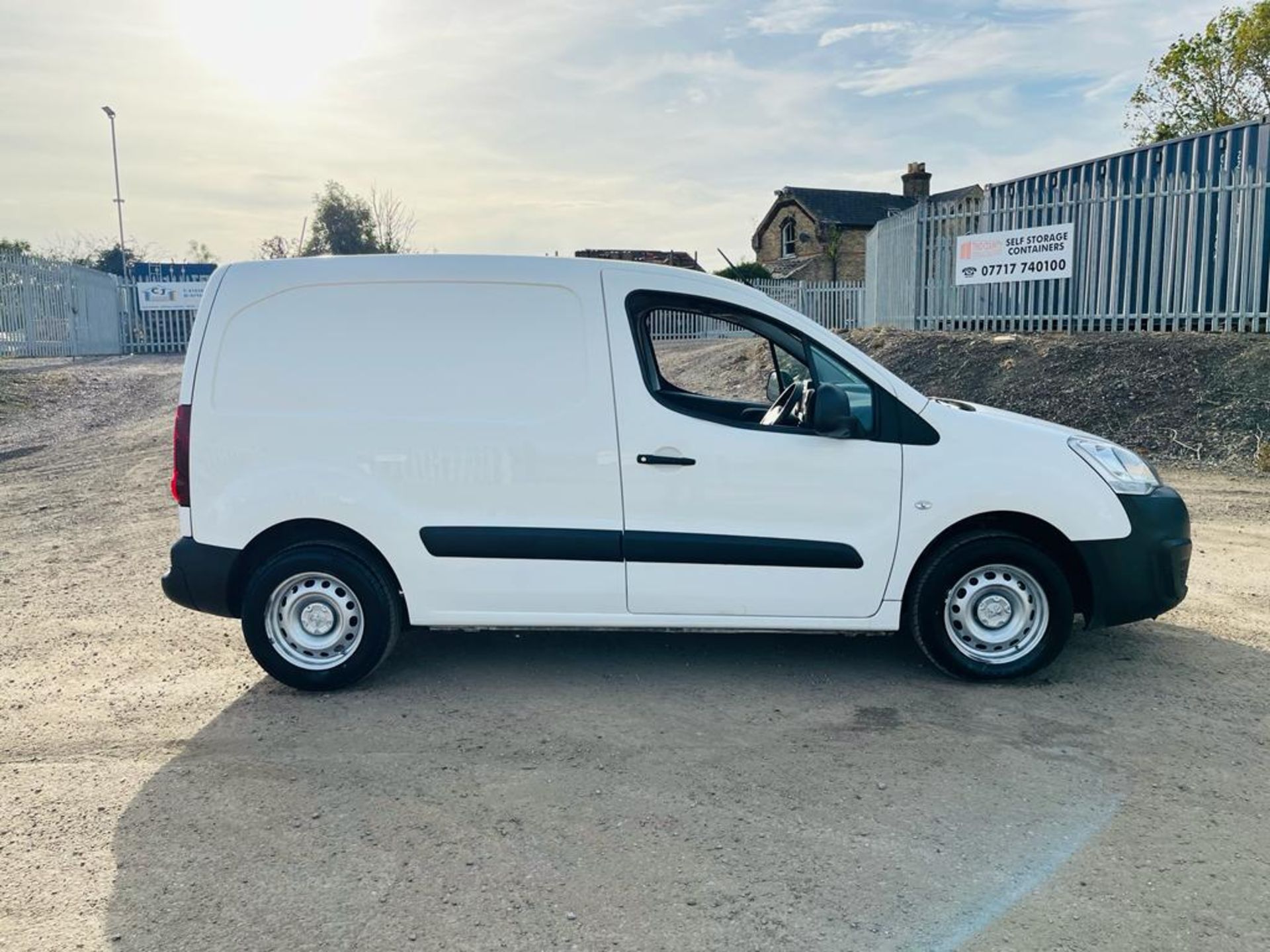 ** ON SALE ** Peugeot Partner L1 1.6 Bluehdi 100 850 Professional Van 2017 (67 Reg) -A/C -Sat Nav - Image 3 of 26