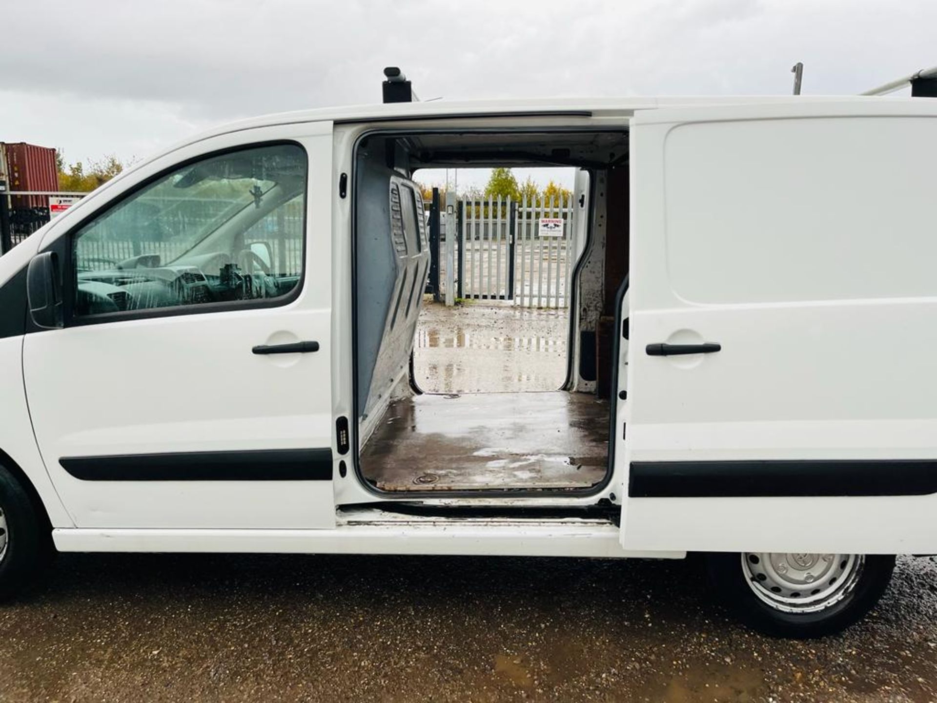 ** ON SALE ** Toyota Proace 120 2.0 Hdi 128 Lwb L/R Panel van 2014 "14 Reg" - A/C - Parking Sensors - Image 6 of 30