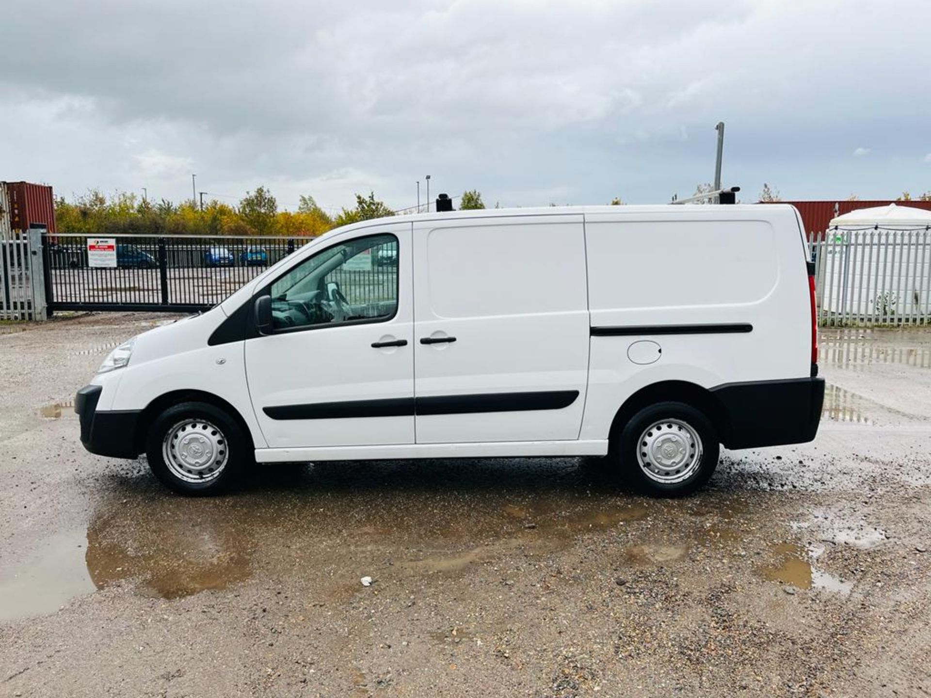 ** ON SALE ** Toyota Proace 120 2.0 Hdi 128 Lwb L/R Panel van 2014 "14 Reg" - A/C - Parking Sensors - Image 4 of 30