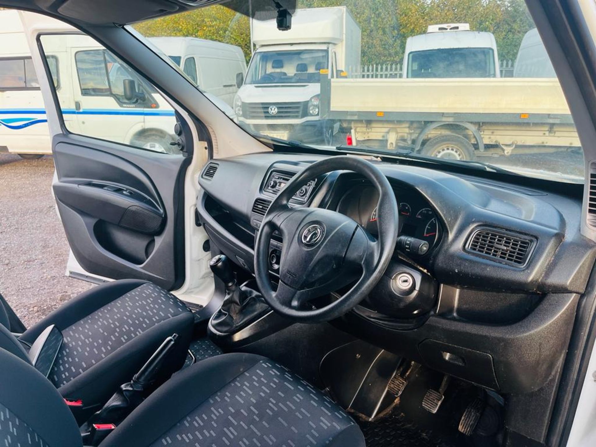 **ON SALE** Vauxhall Combo 1.3 Cdti 90 2000 L1 H1 Van 2016 "66 Reg" - Internal Racking - Image 13 of 24