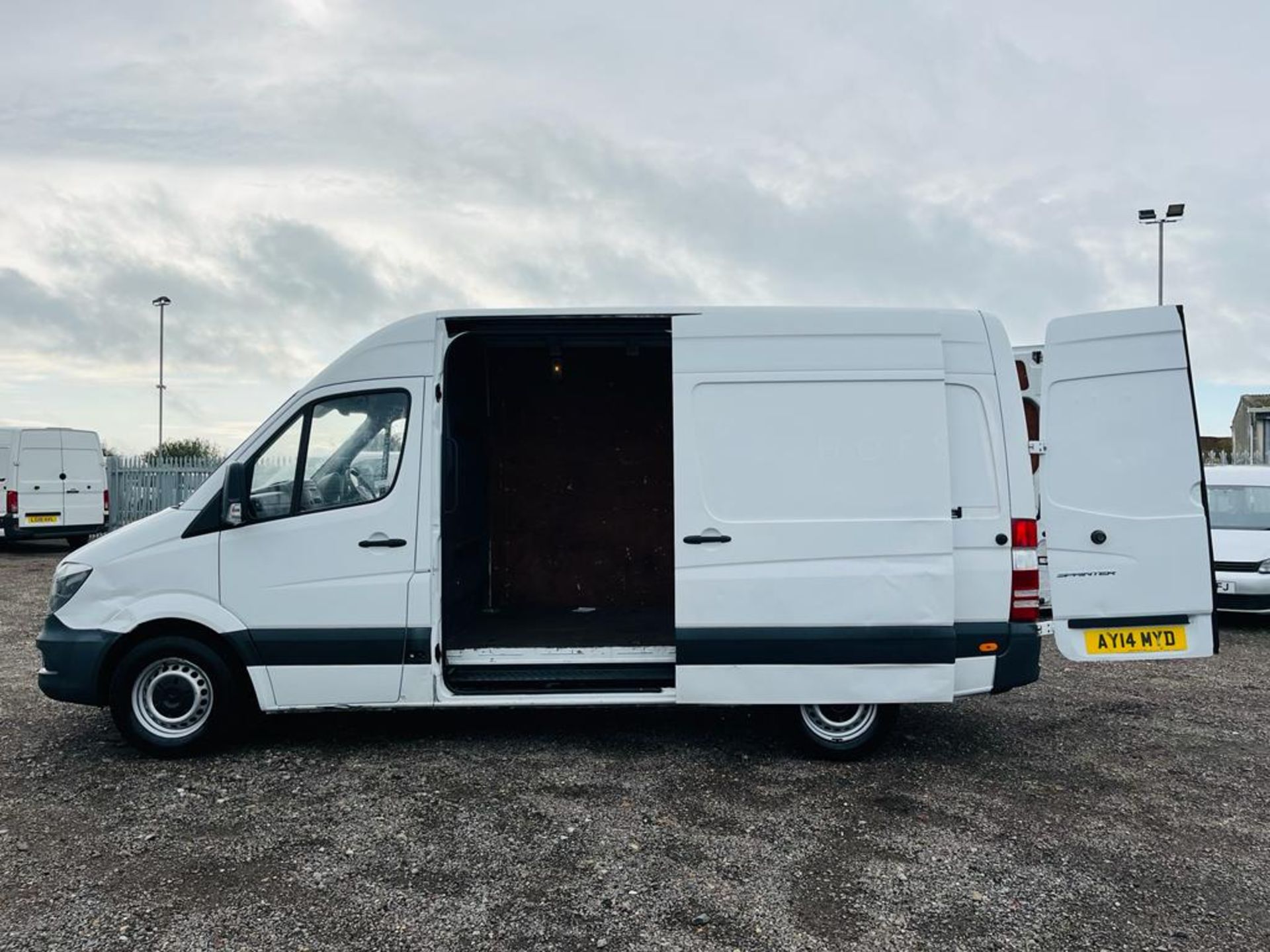 ** ON SALE ** Mercedes-Benz Sprinter 313 2.1 Cdi 3.5T L2 H3 Panel van 2014 '14 Reg' - Image 9 of 27