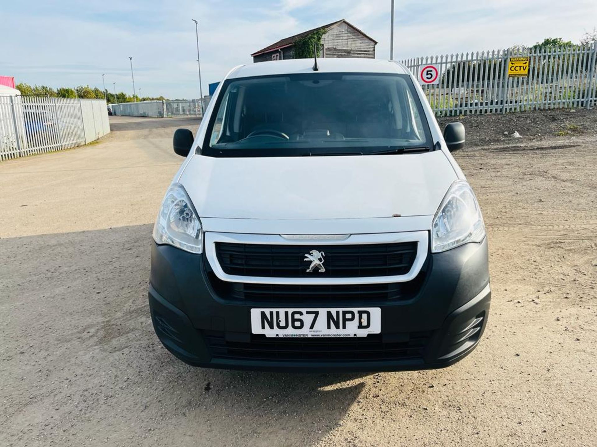 ** ON SALE ** Peugeot Partner L1 1.6 Bluehdi 100 850 Professional Van 2017 (67 Reg) -A/C -Sat Nav - Image 2 of 26