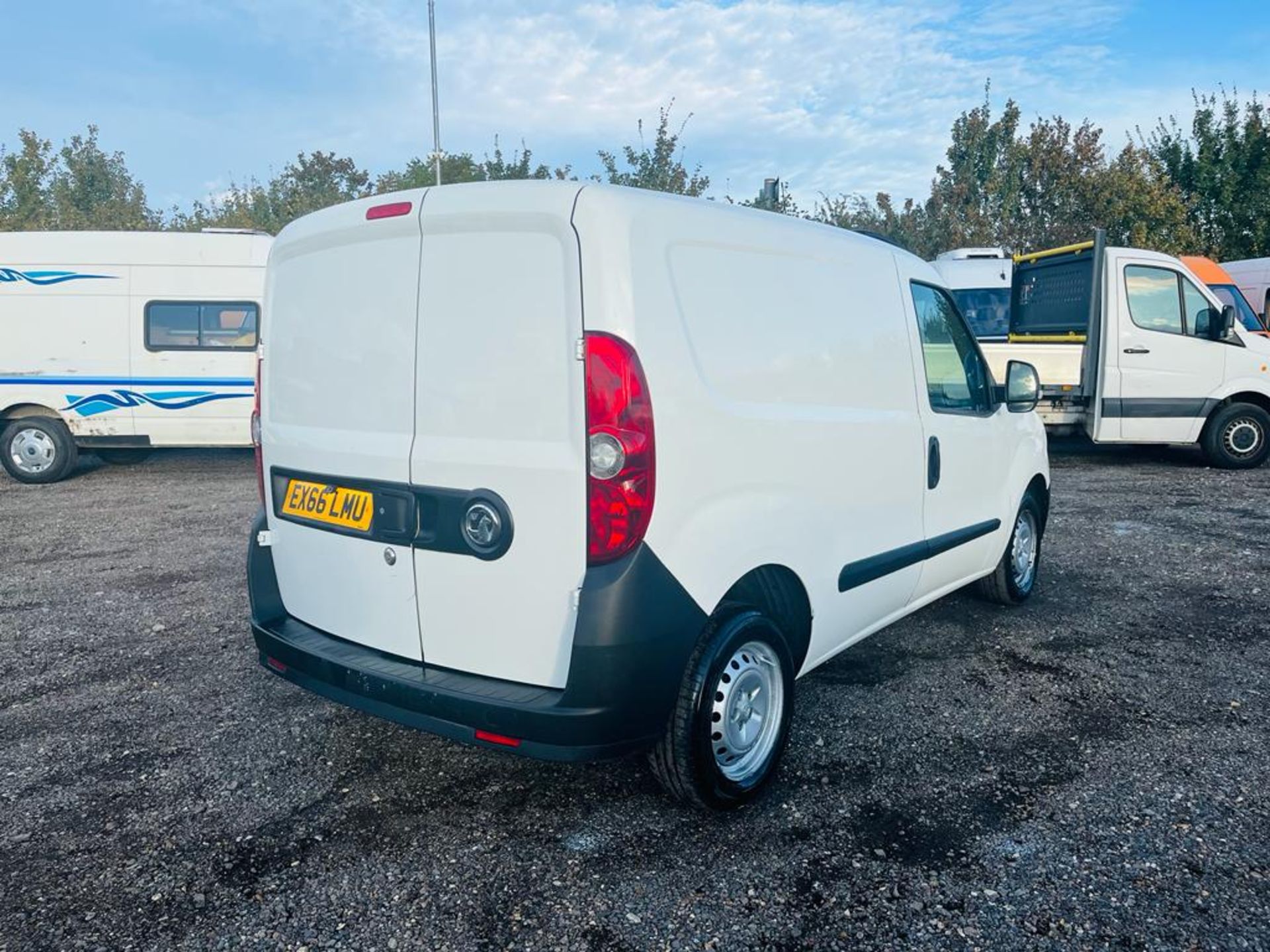 **ON SALE** Vauxhall Combo 1.3 Cdti 90 2000 L1 H1 Van 2016 "66 Reg" - Internal Racking - Image 4 of 24