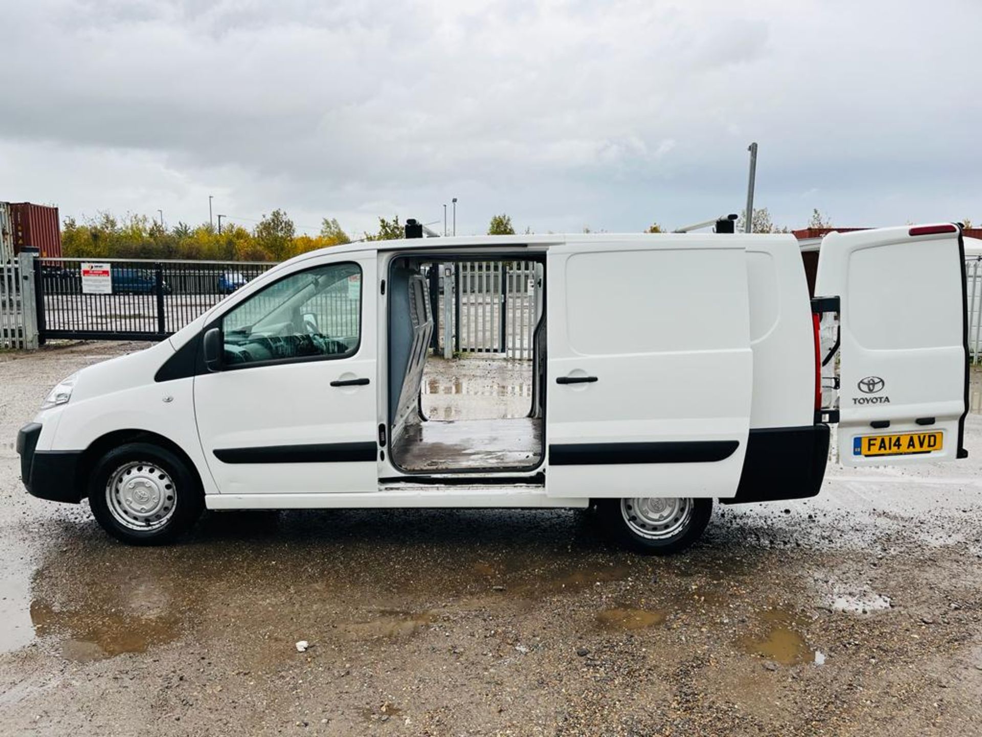 ** ON SALE ** Toyota Proace 120 2.0 Hdi 128 Lwb L/R Panel van 2014 "14 Reg" - A/C - Parking Sensors - Image 5 of 30