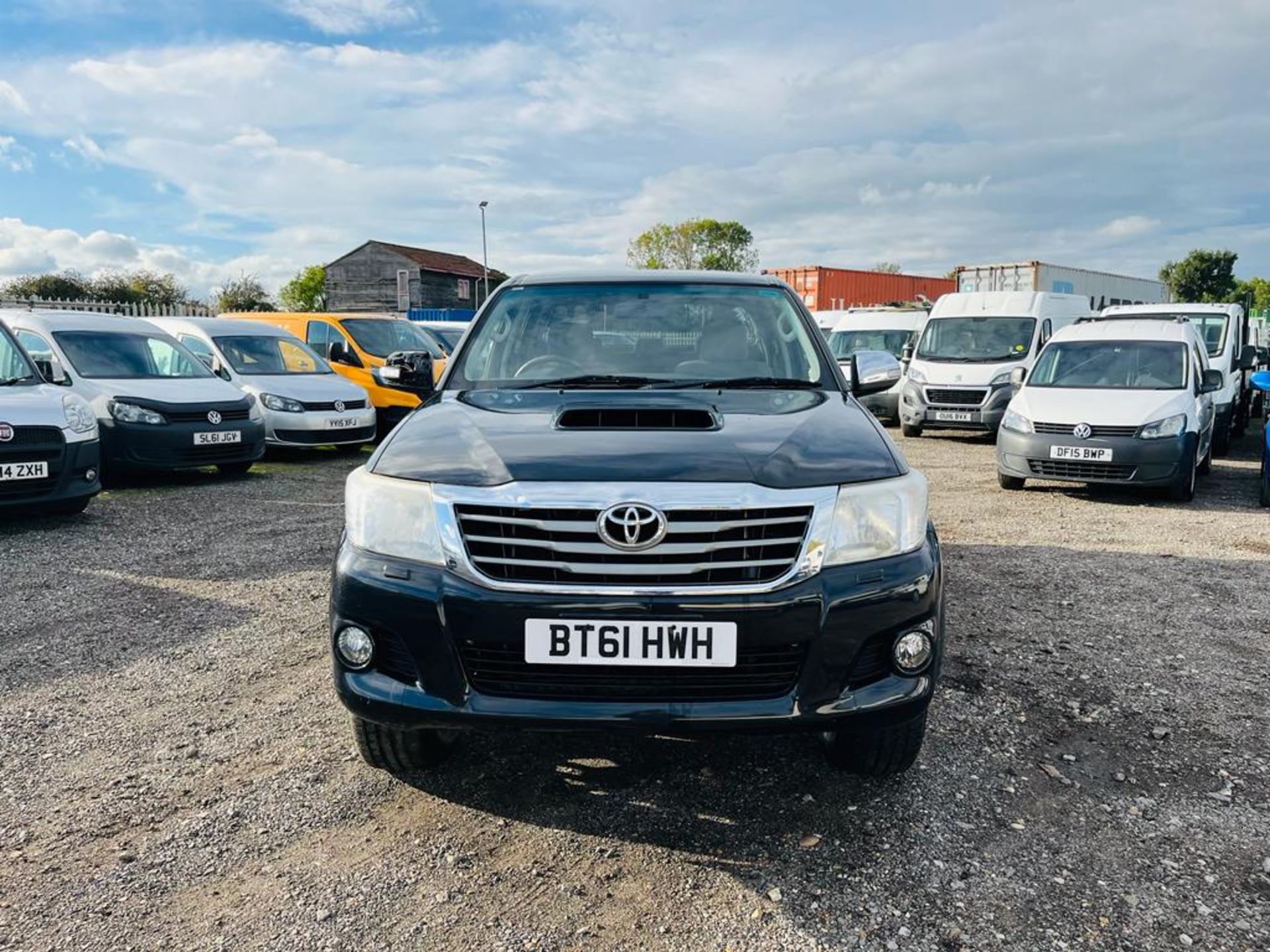 ** ON SALE ** Toyota Hilux 3.0 D-4D 171 Invincible 4WD Crewcab Pickup 2012 "61 Reg" - no vat - Image 13 of 28