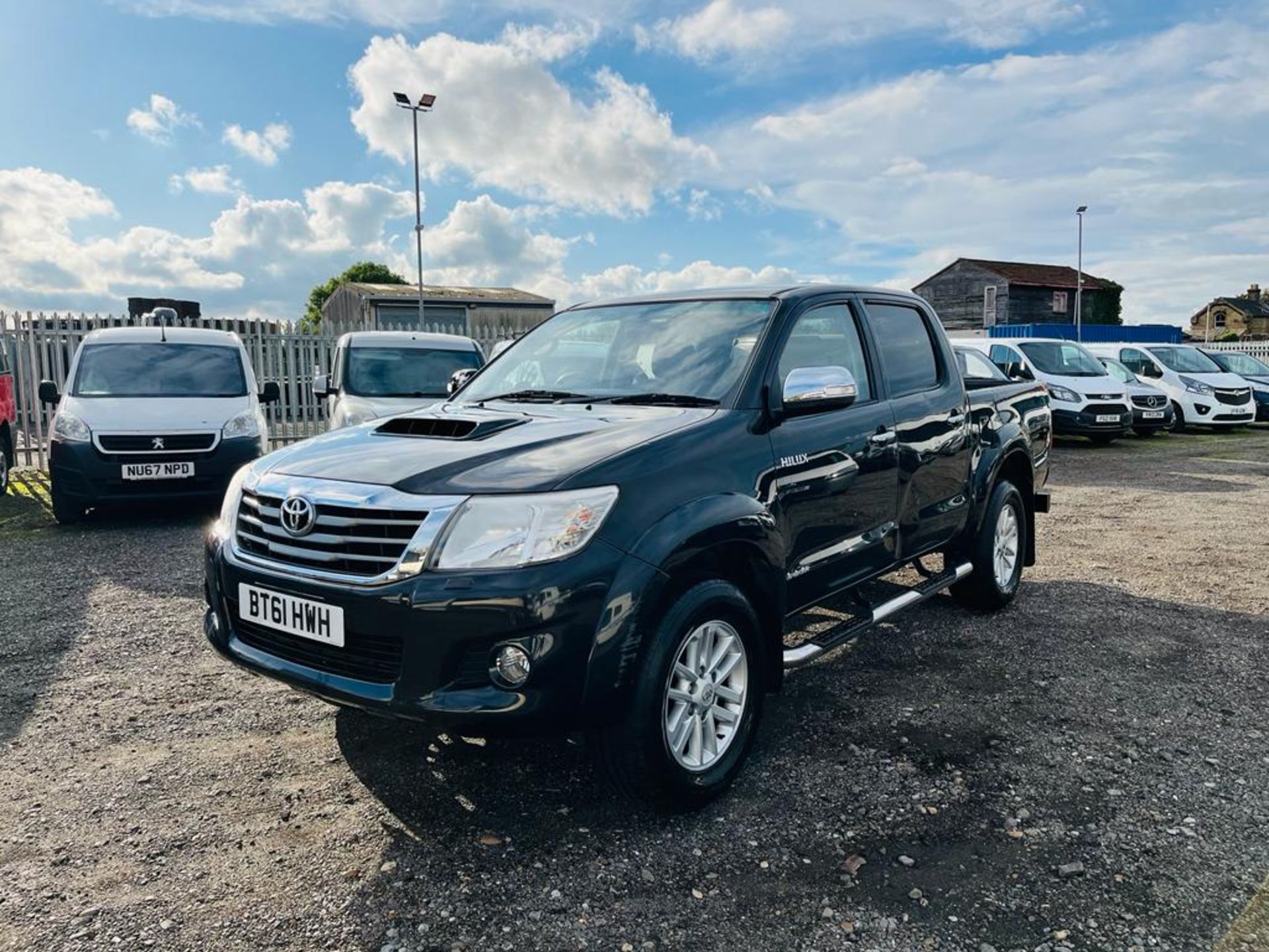 ** ON SALE ** Toyota Hilux 3.0 D-4D 171 Invincible 4WD Crewcab Pickup 2012 "61 Reg" - no vat - Image 12 of 28