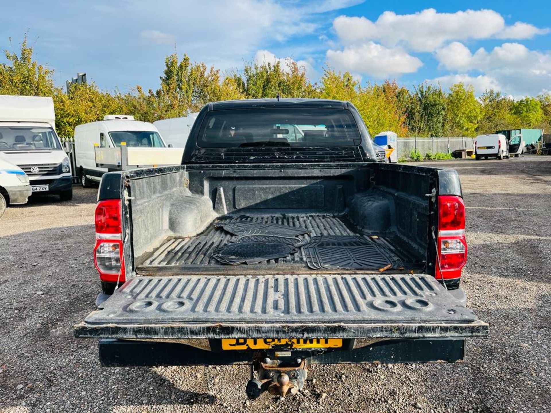 ** ON SALE ** Toyota Hilux 3.0 D-4D 171 Invincible 4WD Crewcab Pickup 2012 "61 Reg" - no vat - Image 7 of 28