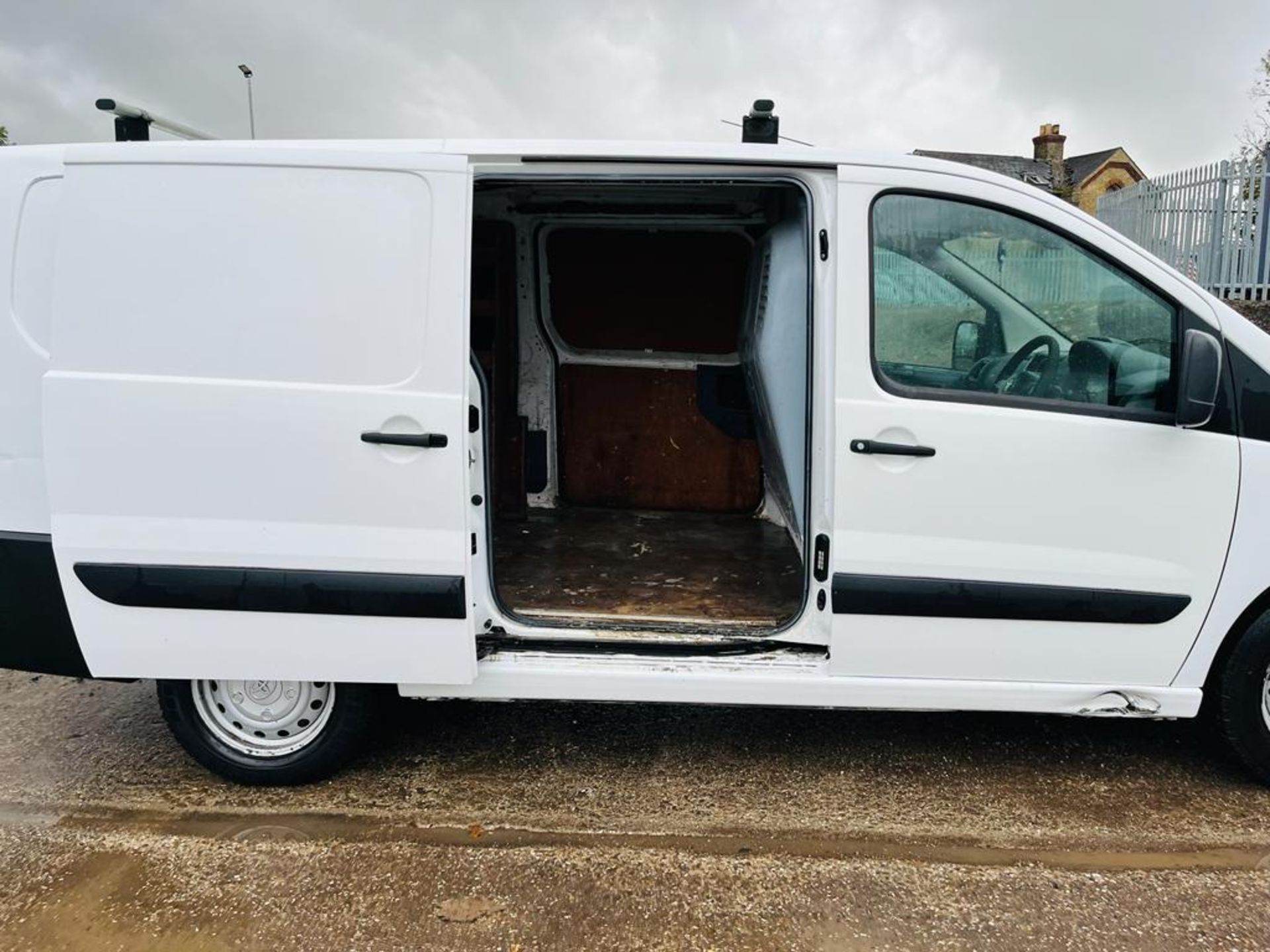 ** ON SALE ** Toyota Proace 120 2.0 Hdi 128 Lwb L/R Panel van 2014 "14 Reg" - A/C - Parking Sensors - Image 17 of 30