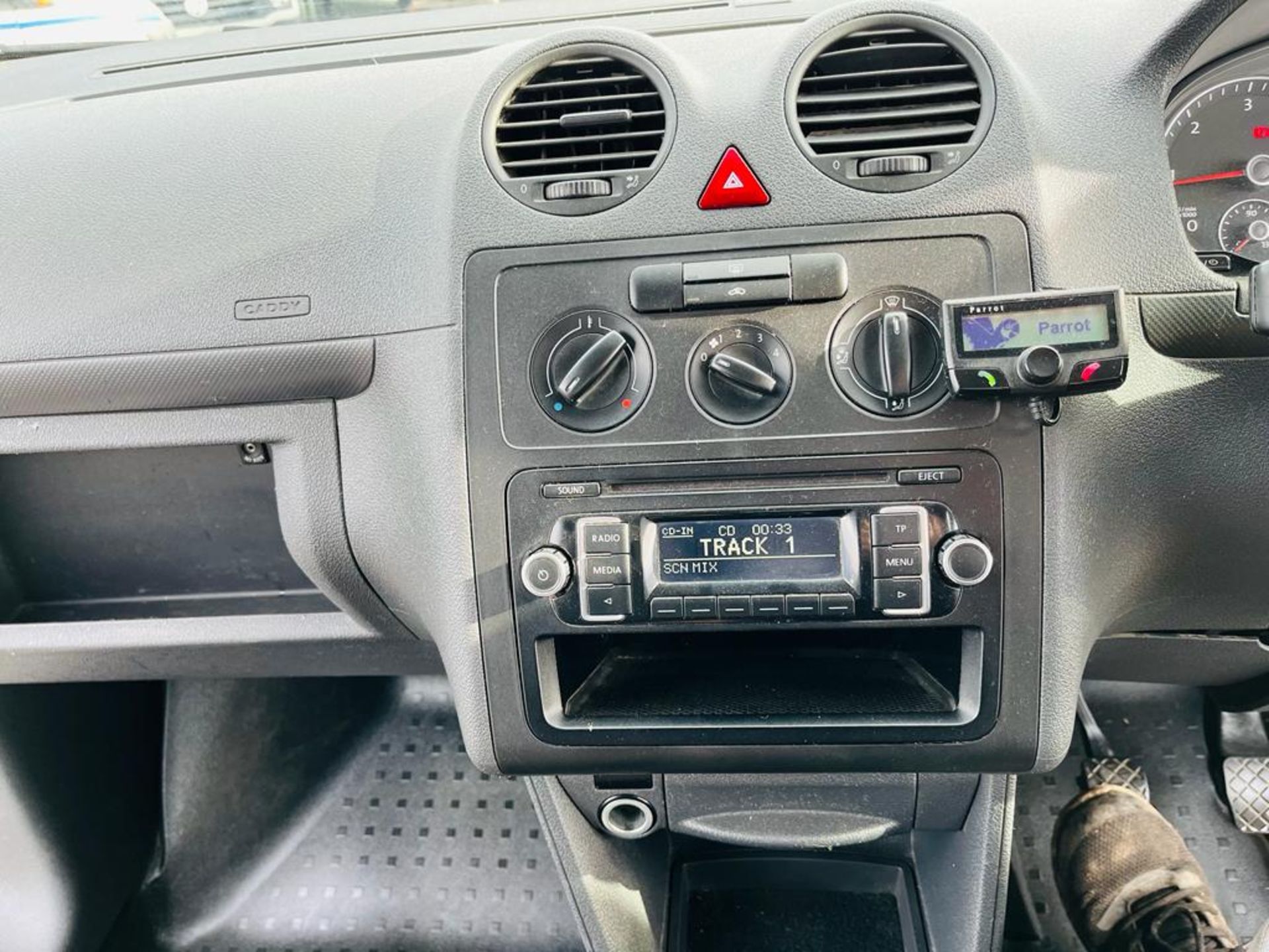 ** ON SALE ** Volkswagen Caddy C20 1.6 Tdi 75 Startline Van 2015 "15 Reg" - Bluetooth Handsfree - Image 18 of 26