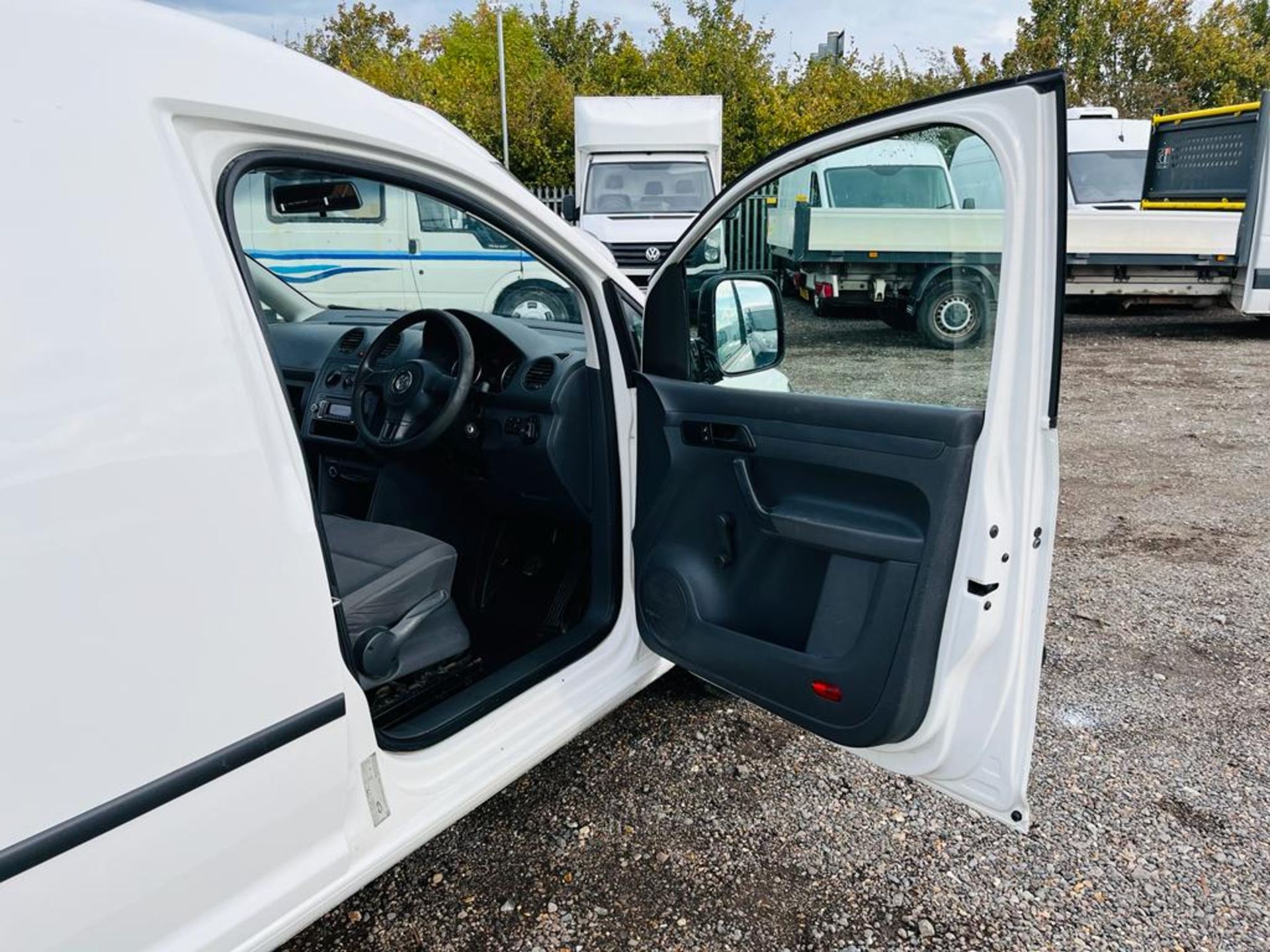 ** ON SALE ** Volkswagen Caddy C20 1.6 Tdi 75 Startline Van 2015 "15 Reg" - Bluetooth Handsfree - Image 3 of 26