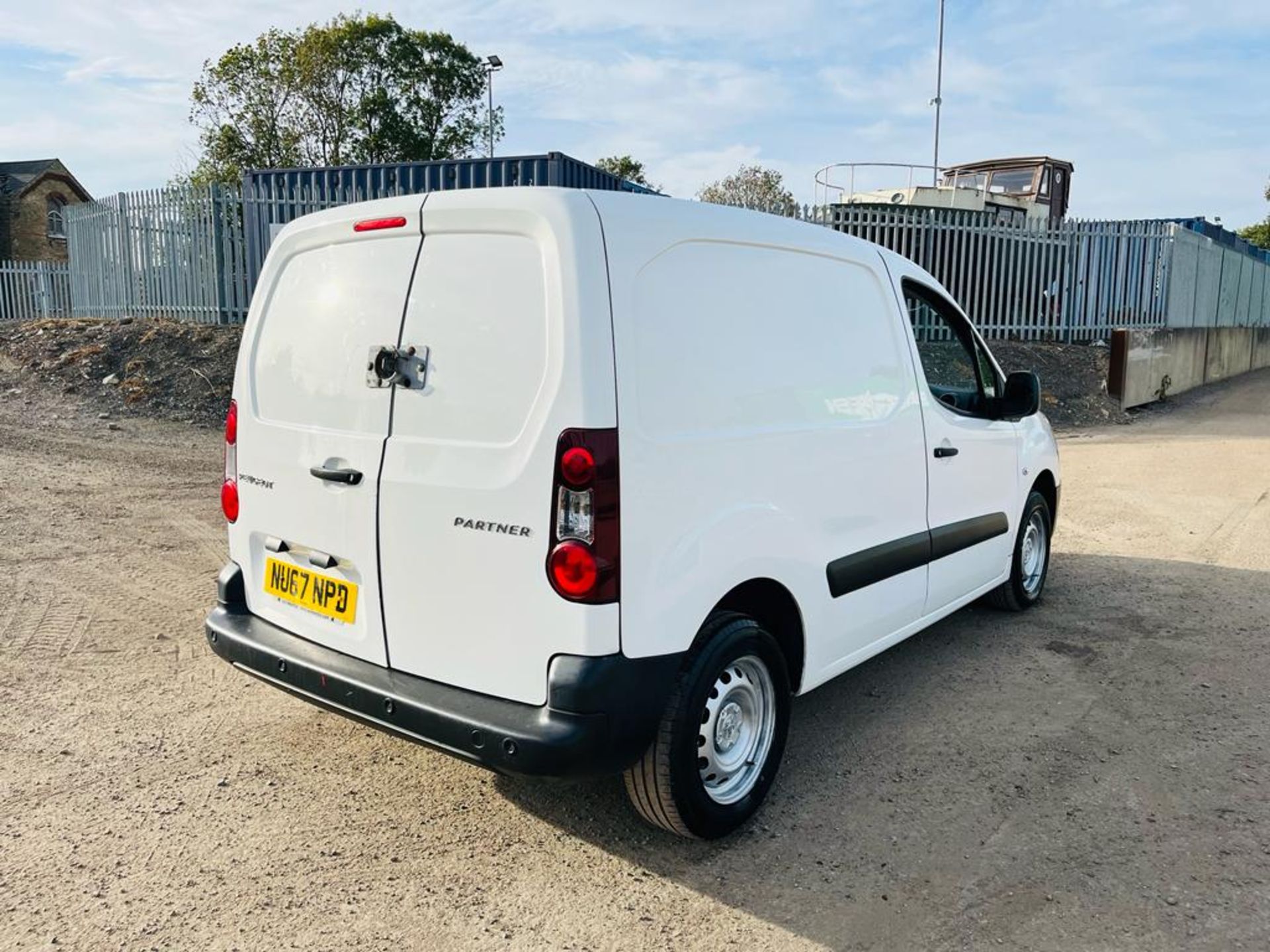 ** ON SALE ** Peugeot Partner L1 1.6 Bluehdi 100 850 Professional Van 2017 (67 Reg) -A/C -Sat Nav - Image 14 of 26