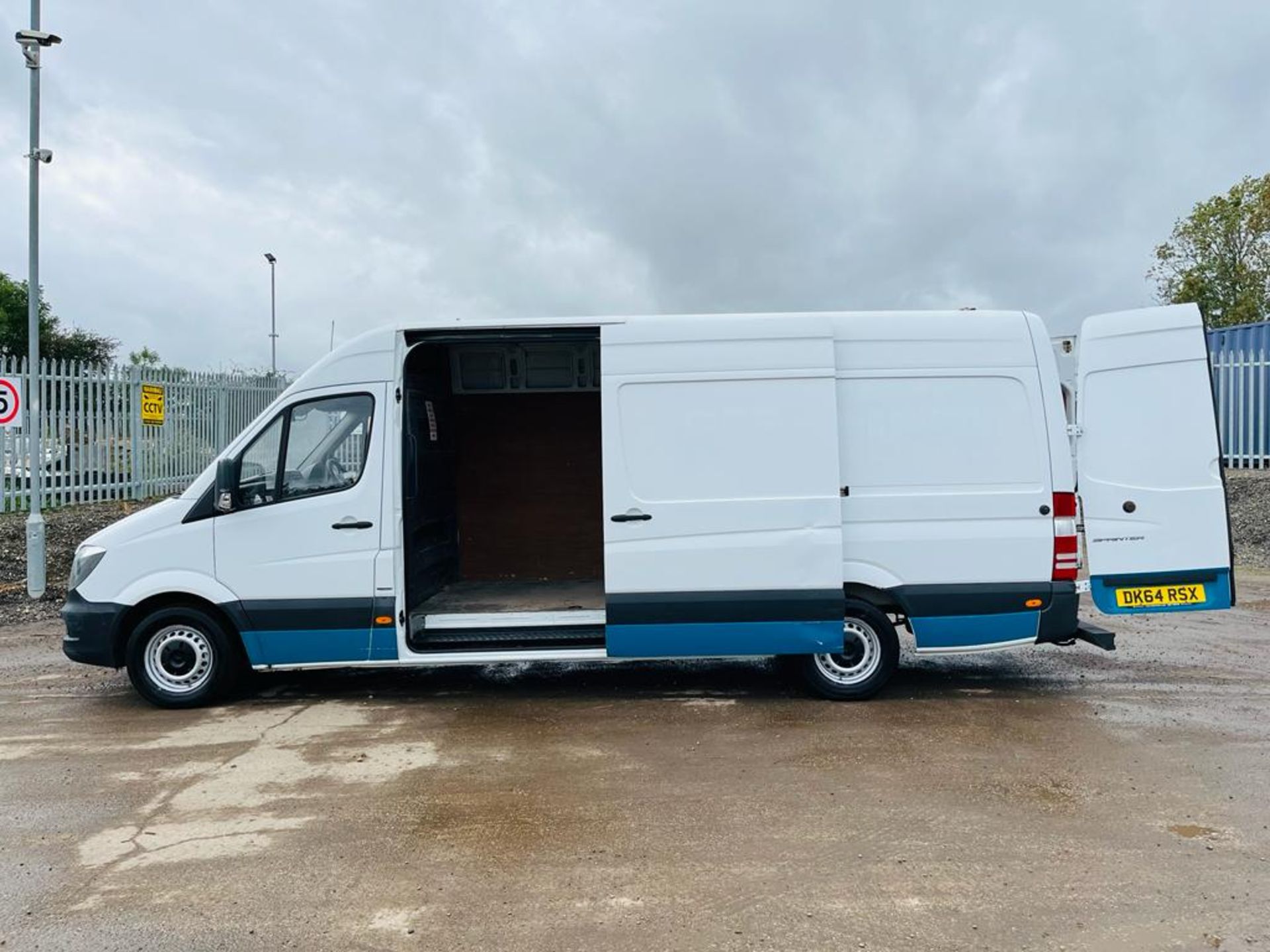 Mercedes-Benz Sprinter 313 2.1 CDI 3.5T LWB H/R 2014 '64 Reg' - Parking Sensors - Bluetooth Media - Image 7 of 27