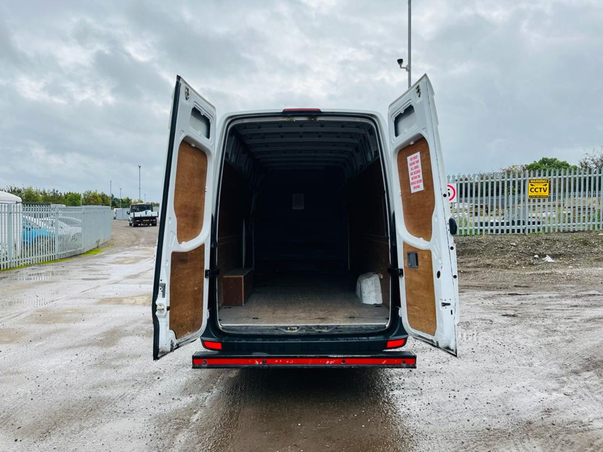 Mercedes-Benz Sprinter 313 2.1 CDI 3.5T LWB H/R 2014 '64 Reg' - Parking Sensors - Bluetooth Media - Image 9 of 27