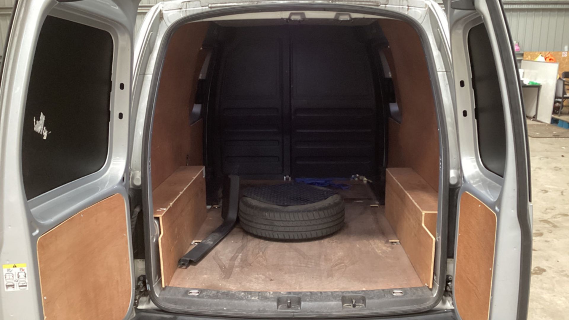** ON SALE ** Volkswagen Caddy Maxi 2.0 TDI BlueMotion DSG Automatic 2019 '19 Reg' - Panel Van - Image 4 of 8